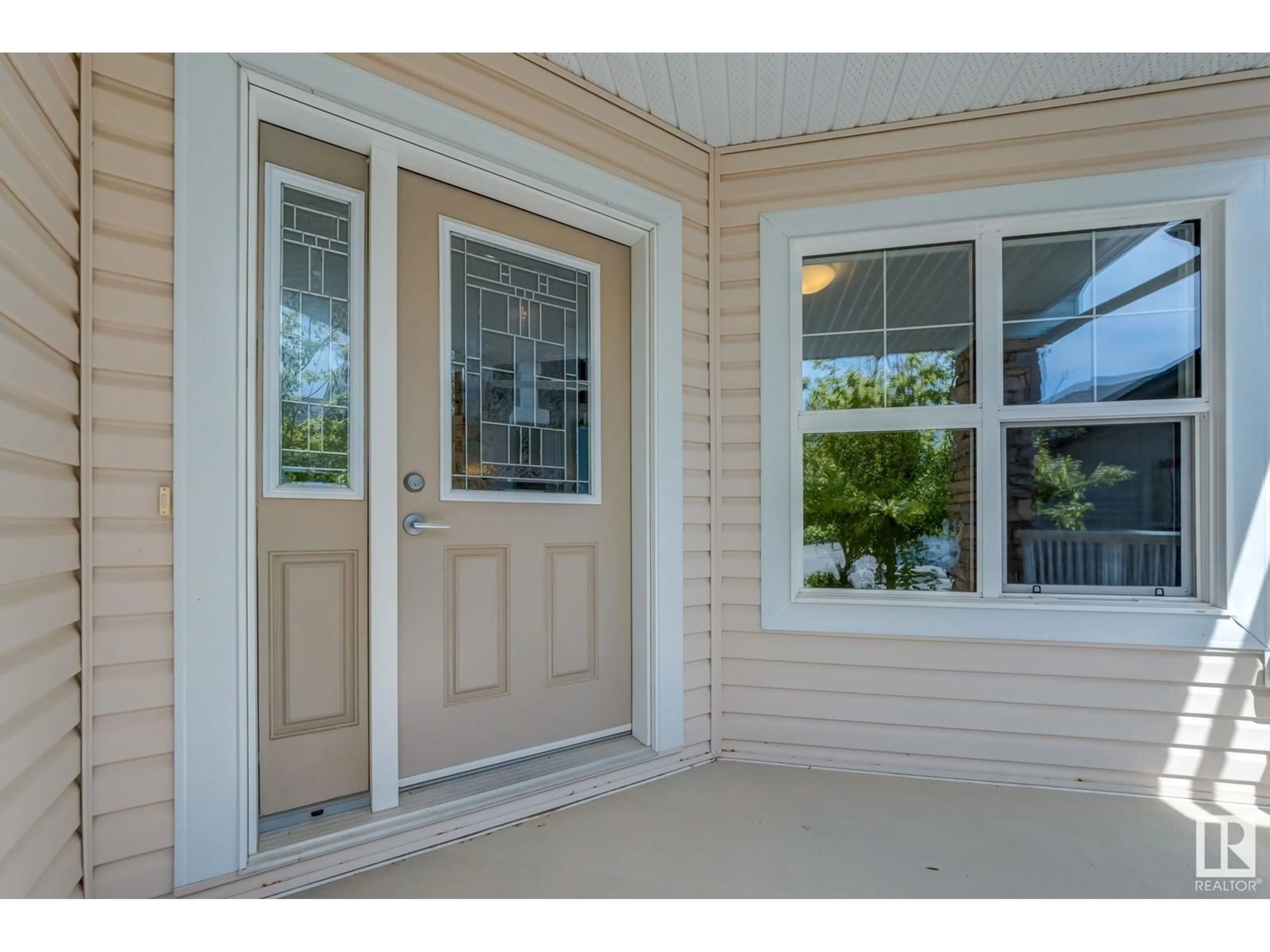 Indoor entryway for 8218 GOURLAY CL, Edmonton Alberta T5T7E9