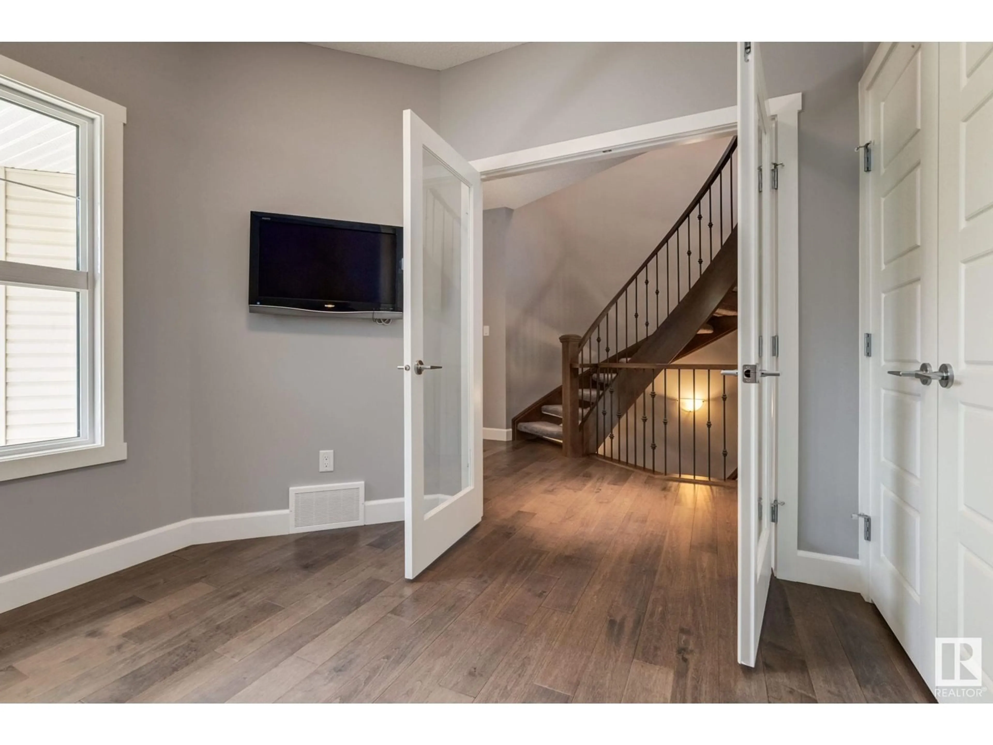 Indoor entryway for 8218 GOURLAY CL, Edmonton Alberta T5T7E9