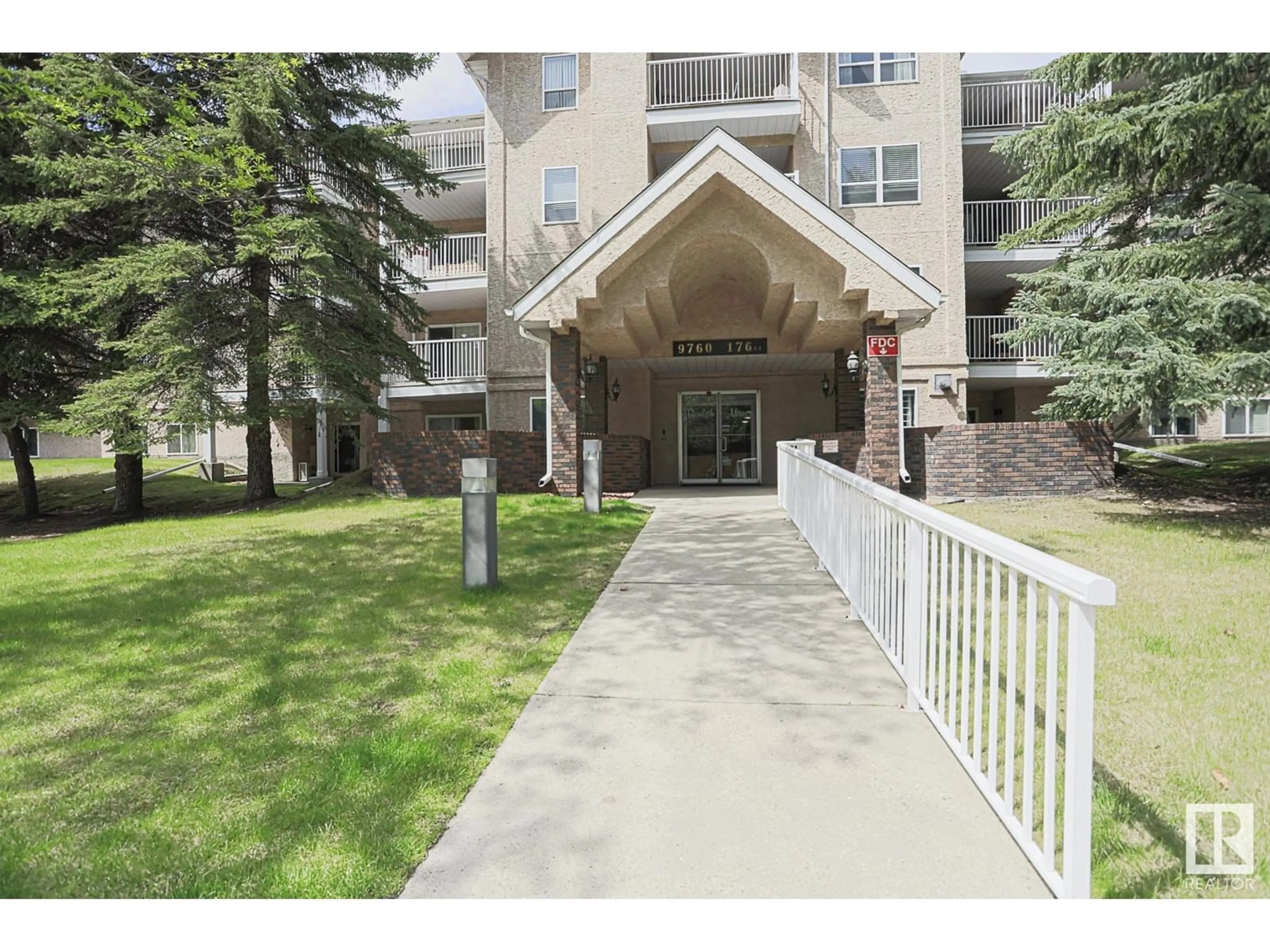 Indoor foyer for 9760 - 408 176 ST, Edmonton Alberta T5T5Z5