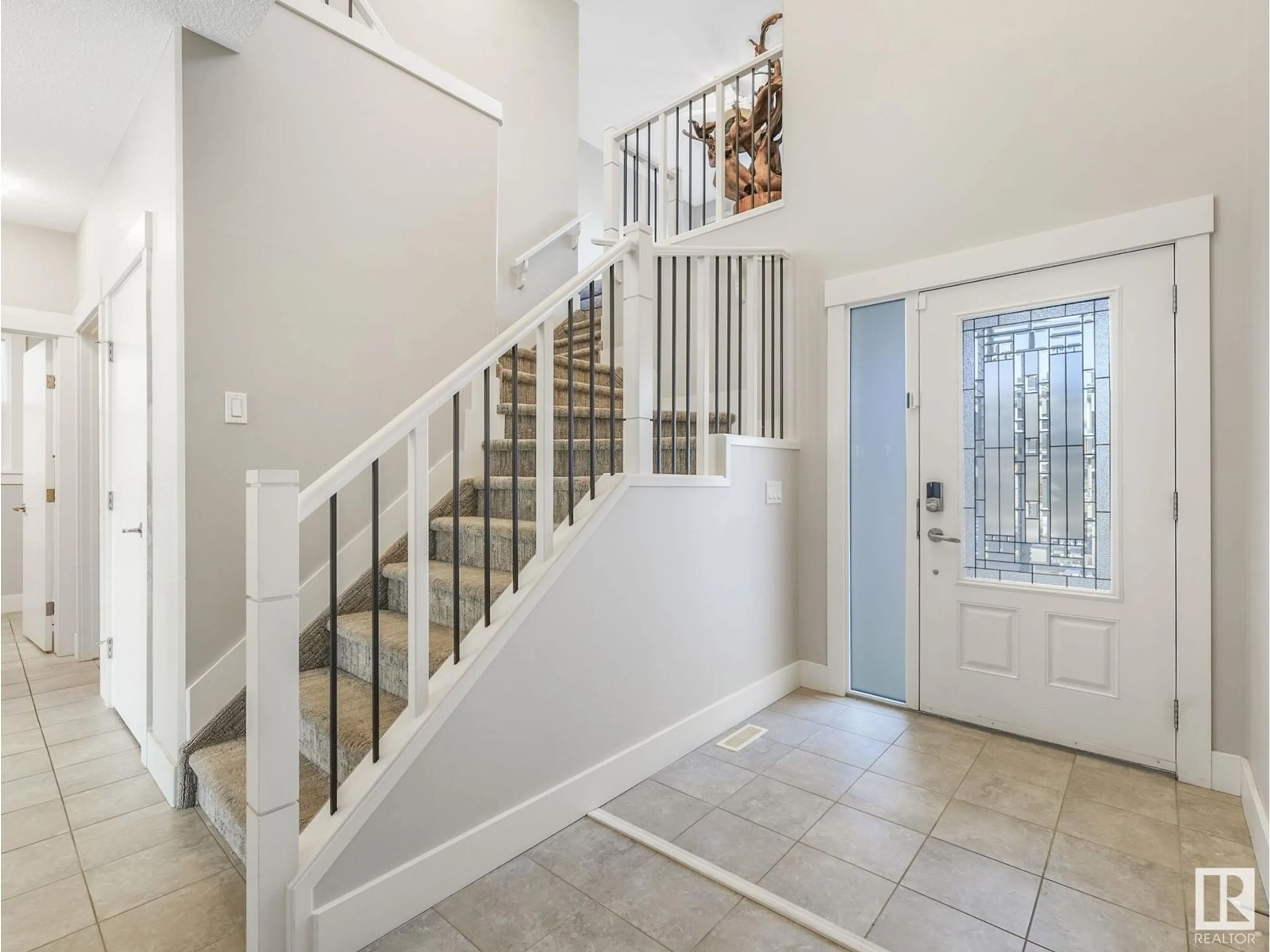 Indoor entryway for 21915 80 AV, Edmonton Alberta T5T4S2