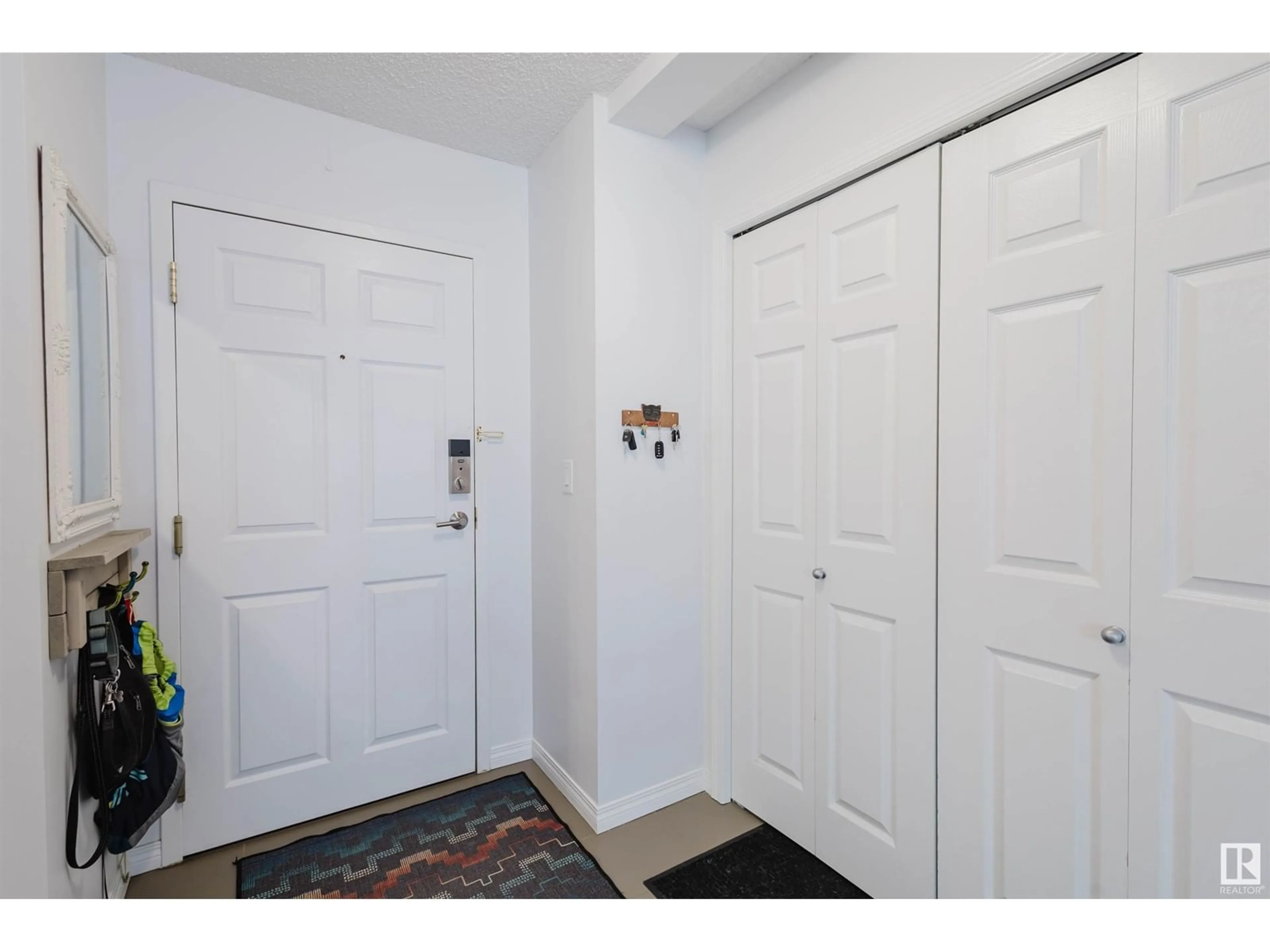Indoor entryway for #3 - 10403 98 AV, Edmonton Alberta T5K2Y5