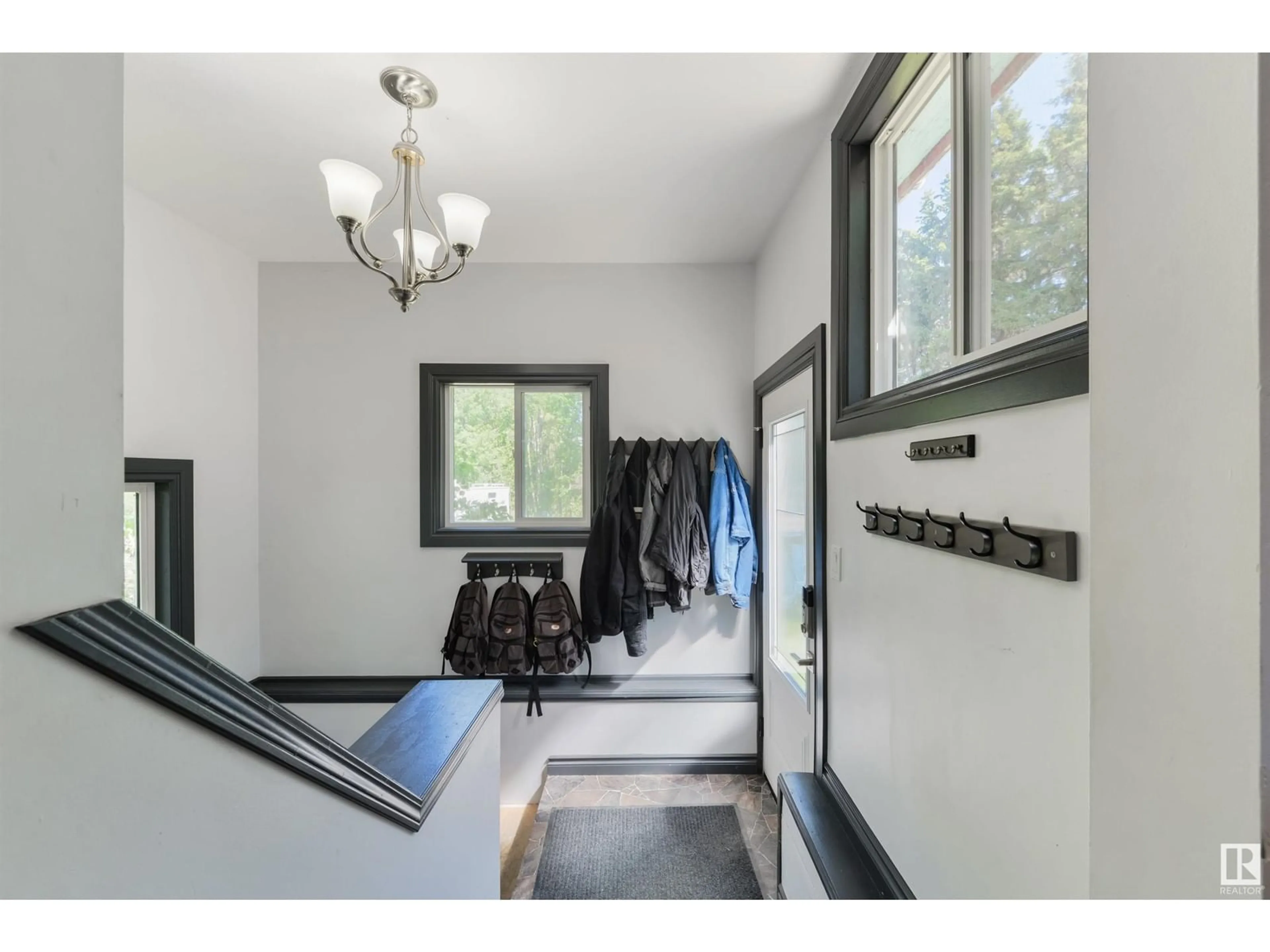 Indoor entryway for 6130 HGHWAY 16, Rural Parkland County Alberta T0E0W0