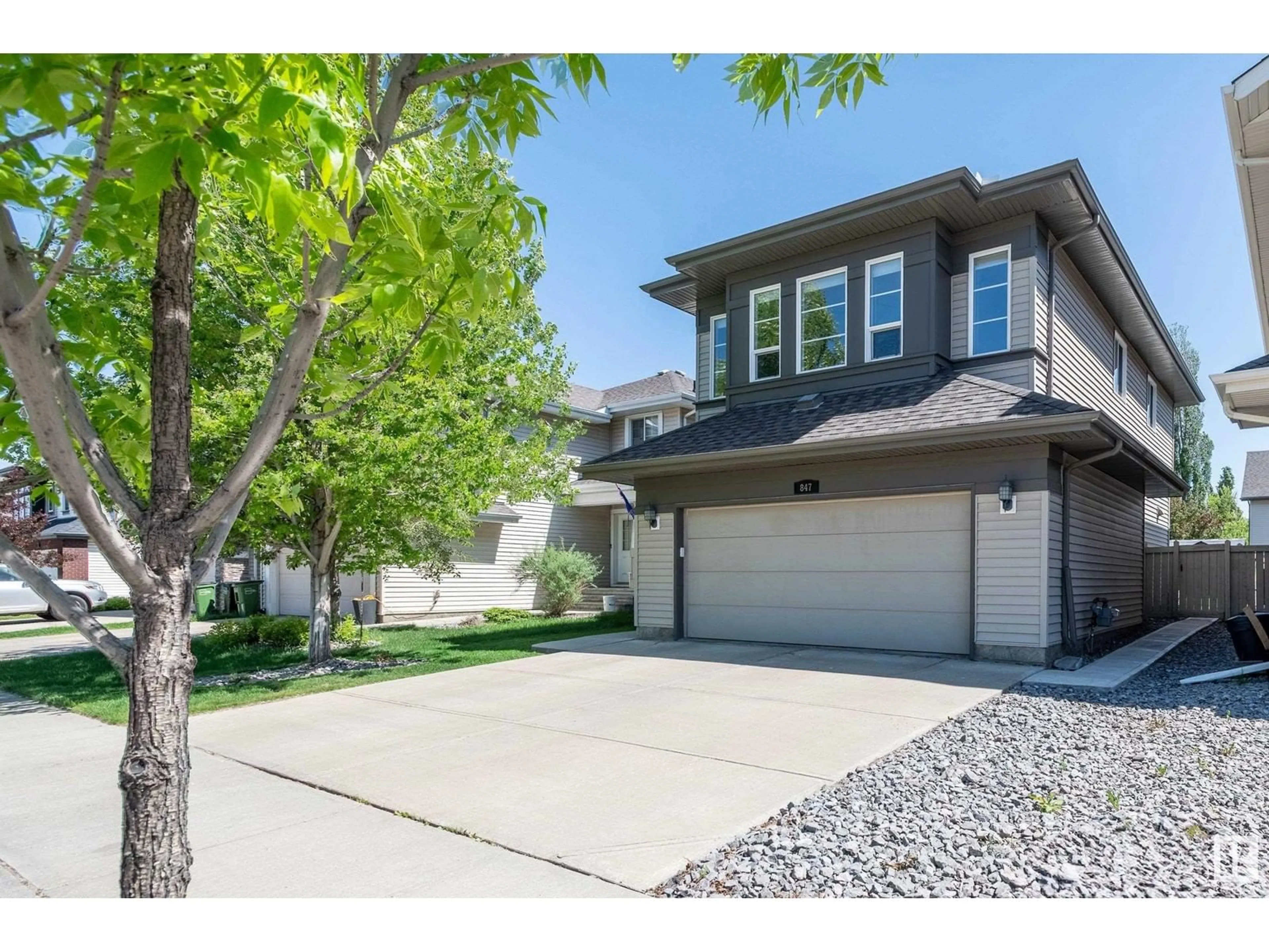 Home with vinyl exterior material, street for 847 CHAHLEY WY, Edmonton Alberta T6M0C7