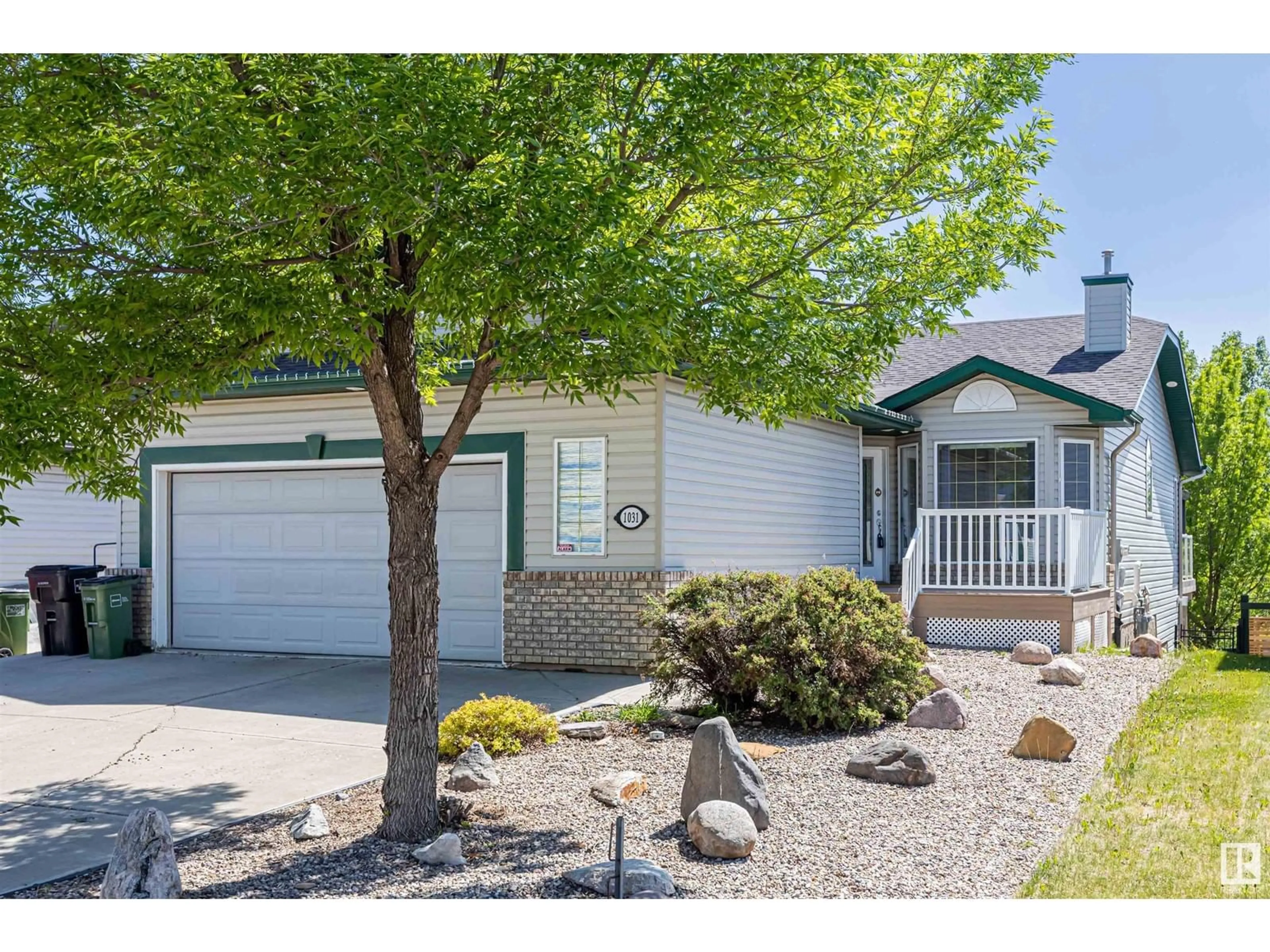 Home with vinyl exterior material, street for NW NW - 1031 GRAHAM CO, Edmonton Alberta T5T6L4