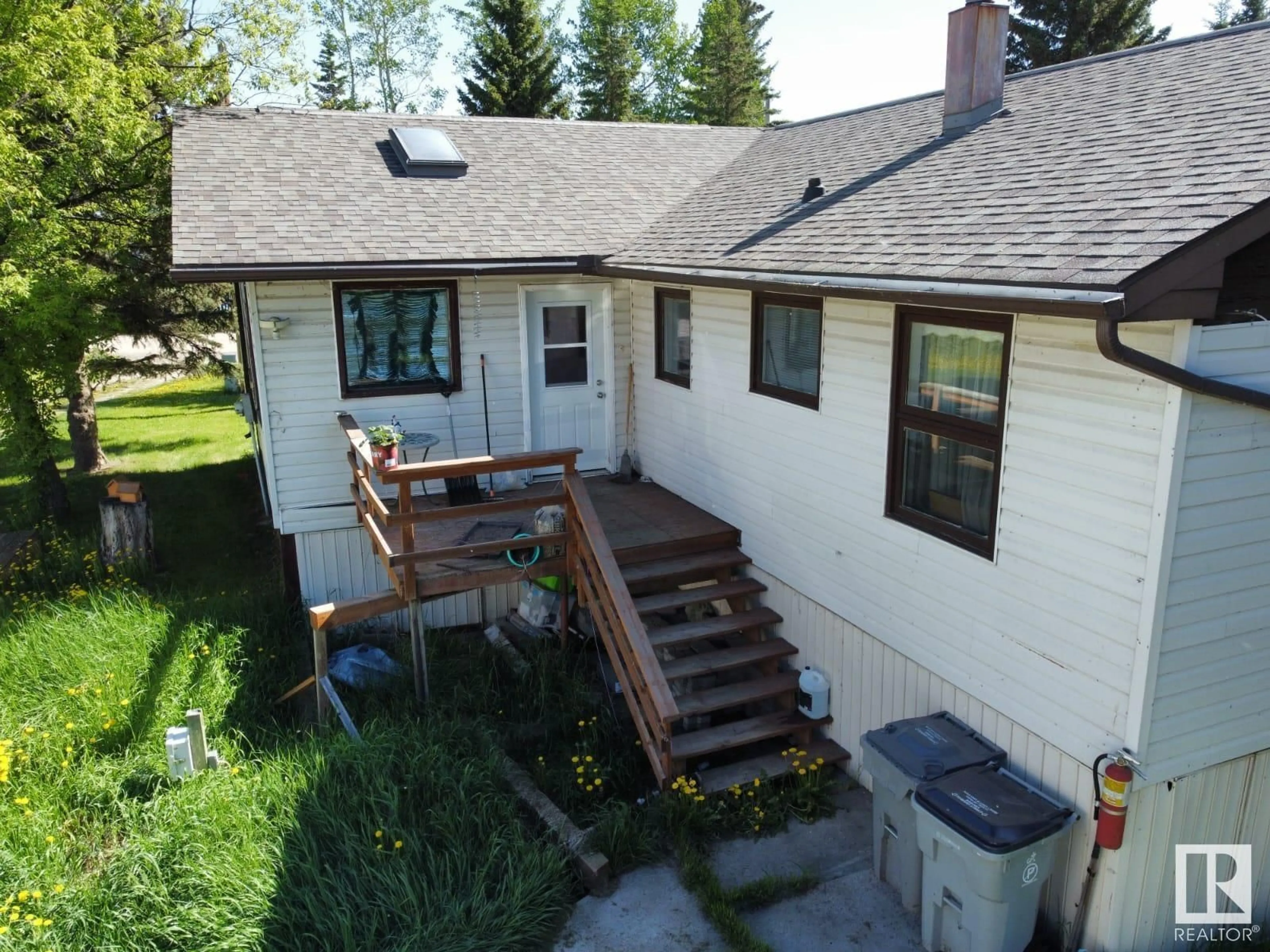 A pic from outside/outdoor area/front of a property/back of a property/a pic from drone, unknown for 26 LAKESHORE DR, Rural Wetaskiwin County Alberta T0C2V0