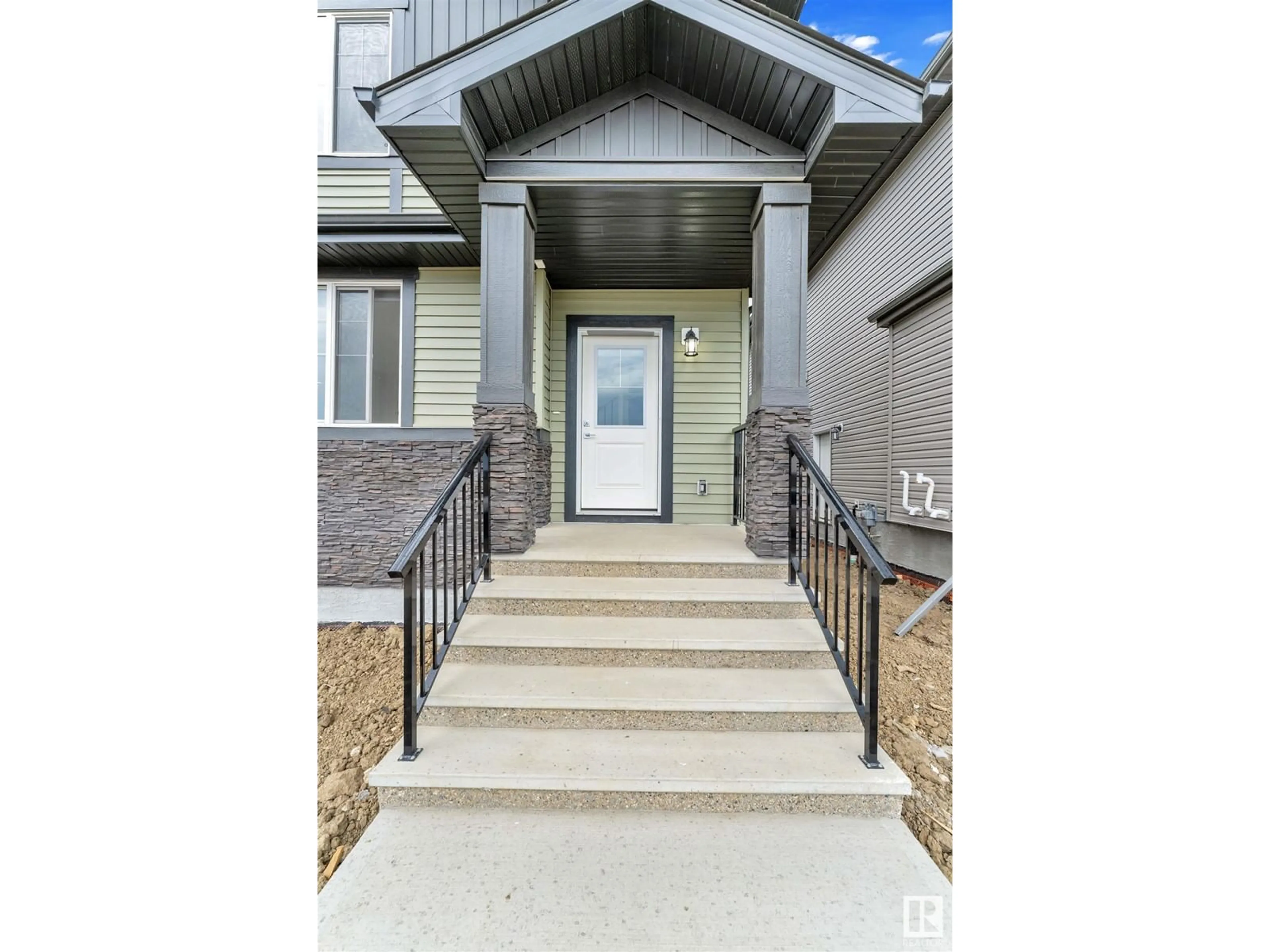 Indoor entryway for 3728 39 AV, Beaumont Alberta T4X3H1