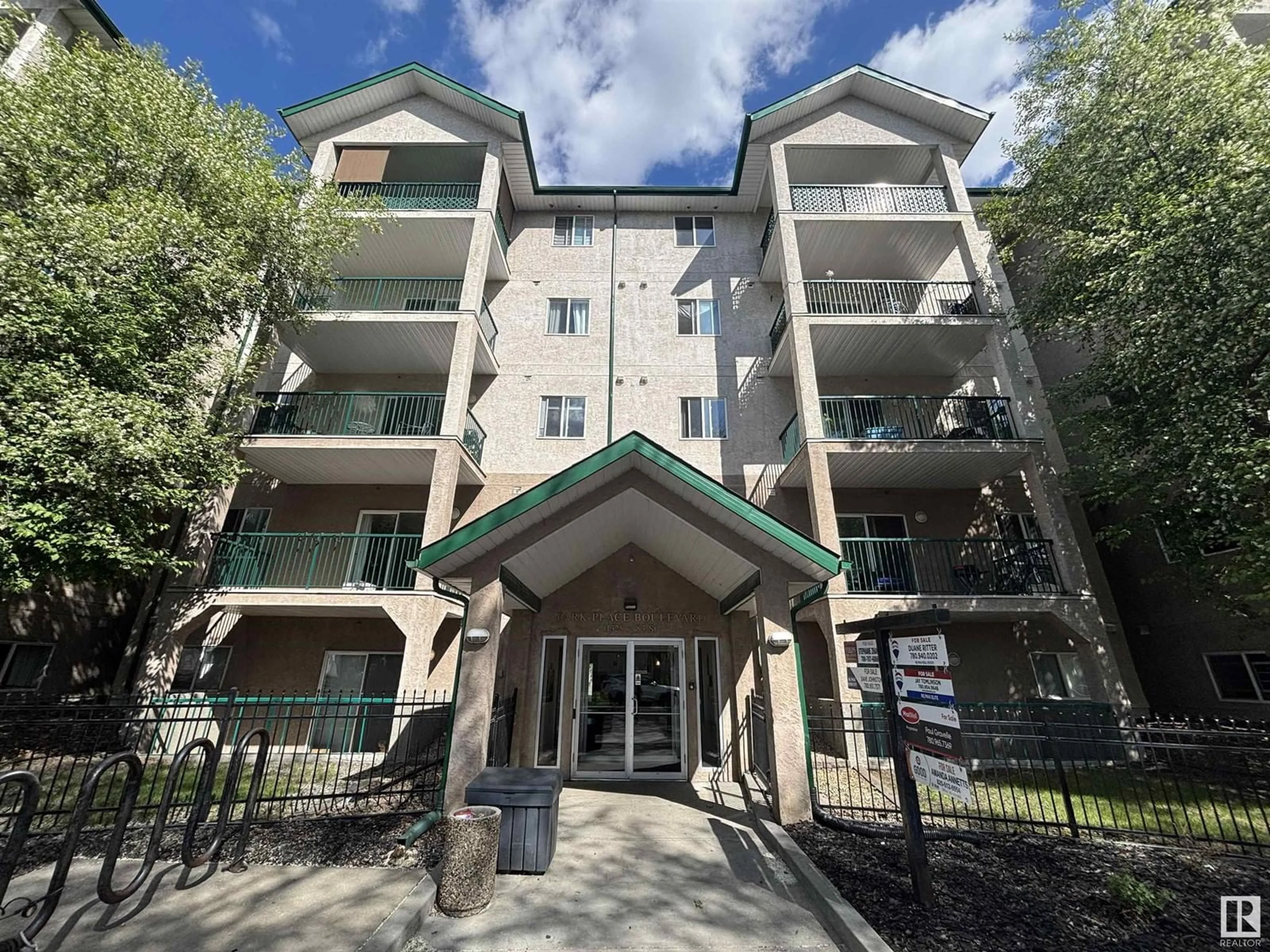 Indoor foyer for 201 - 11325 83 ST, Edmonton Alberta T5B4W5
