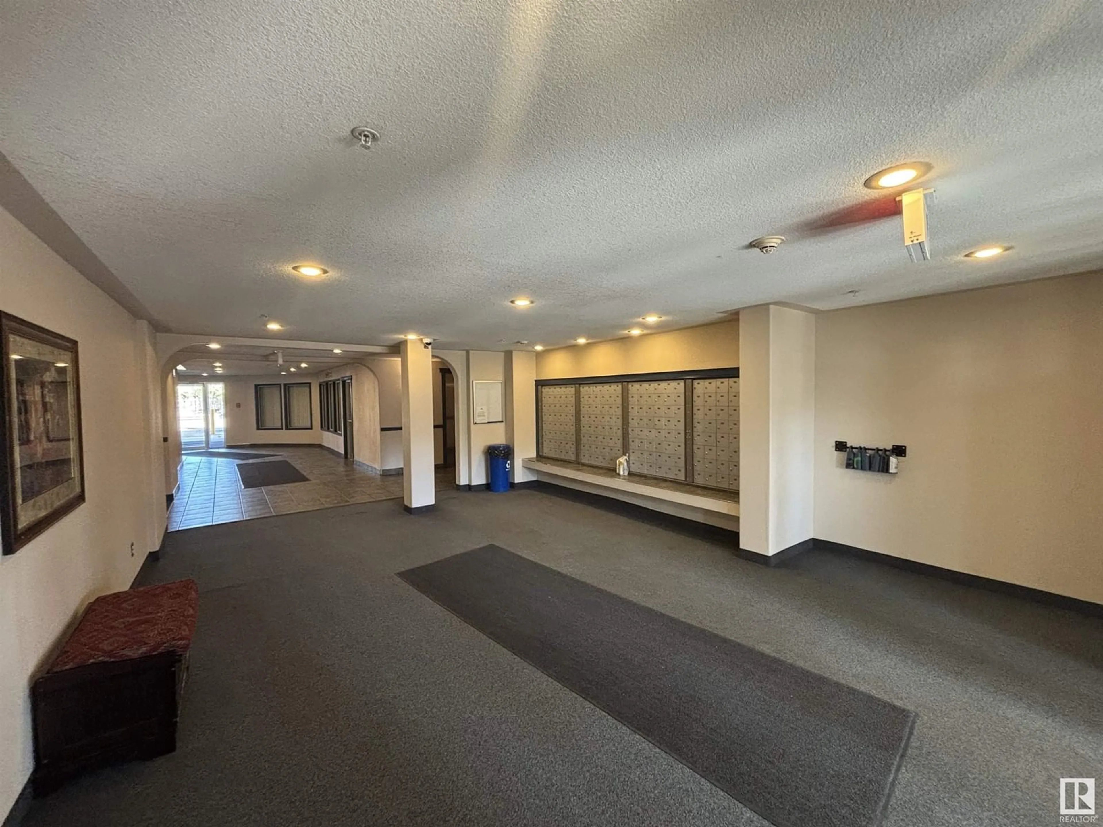 Indoor foyer for 201 - 11325 83 ST, Edmonton Alberta T5B4W5