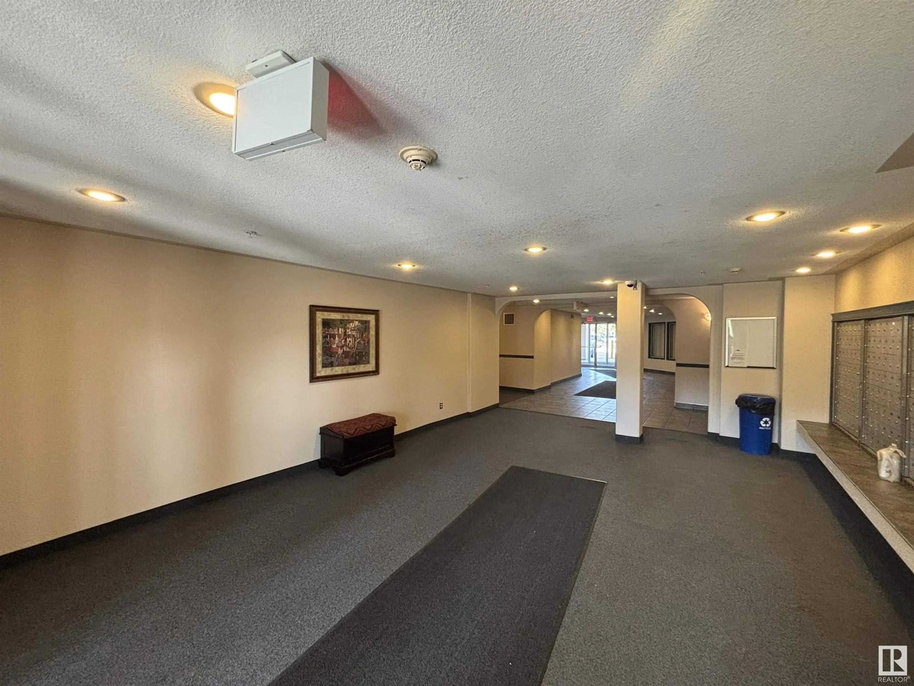 Indoor foyer for 201 - 11325 83 ST, Edmonton Alberta T5B4W5