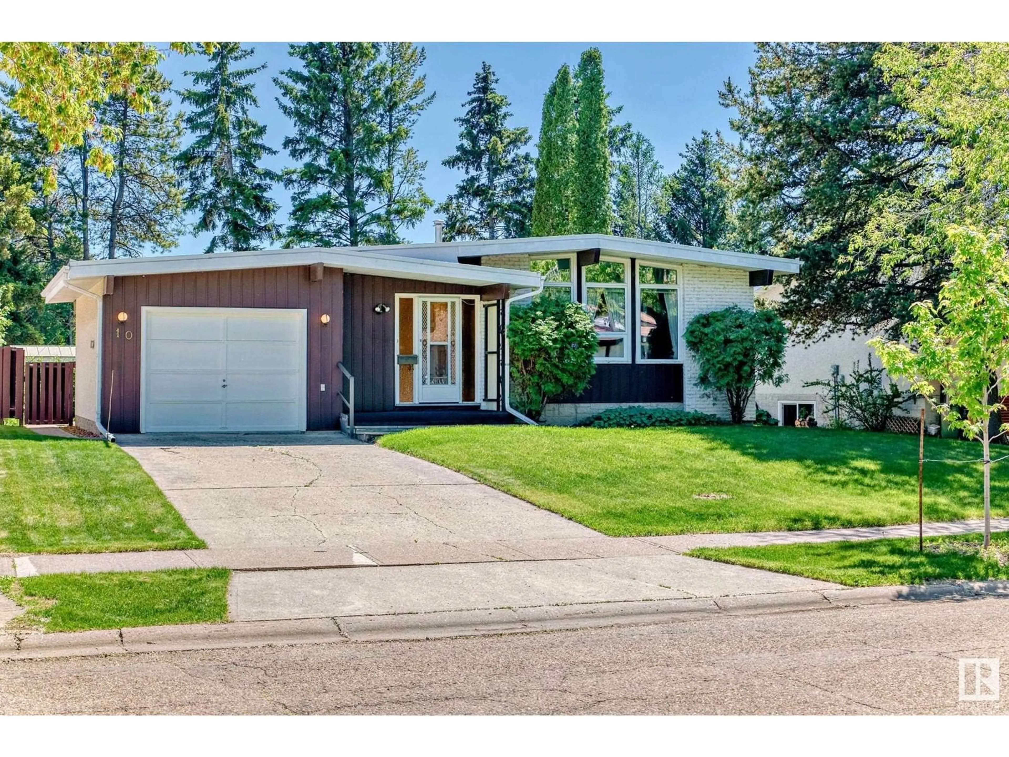 Home with vinyl exterior material, street for 10 MURRAY CR, St. Albert Alberta T8N2E6