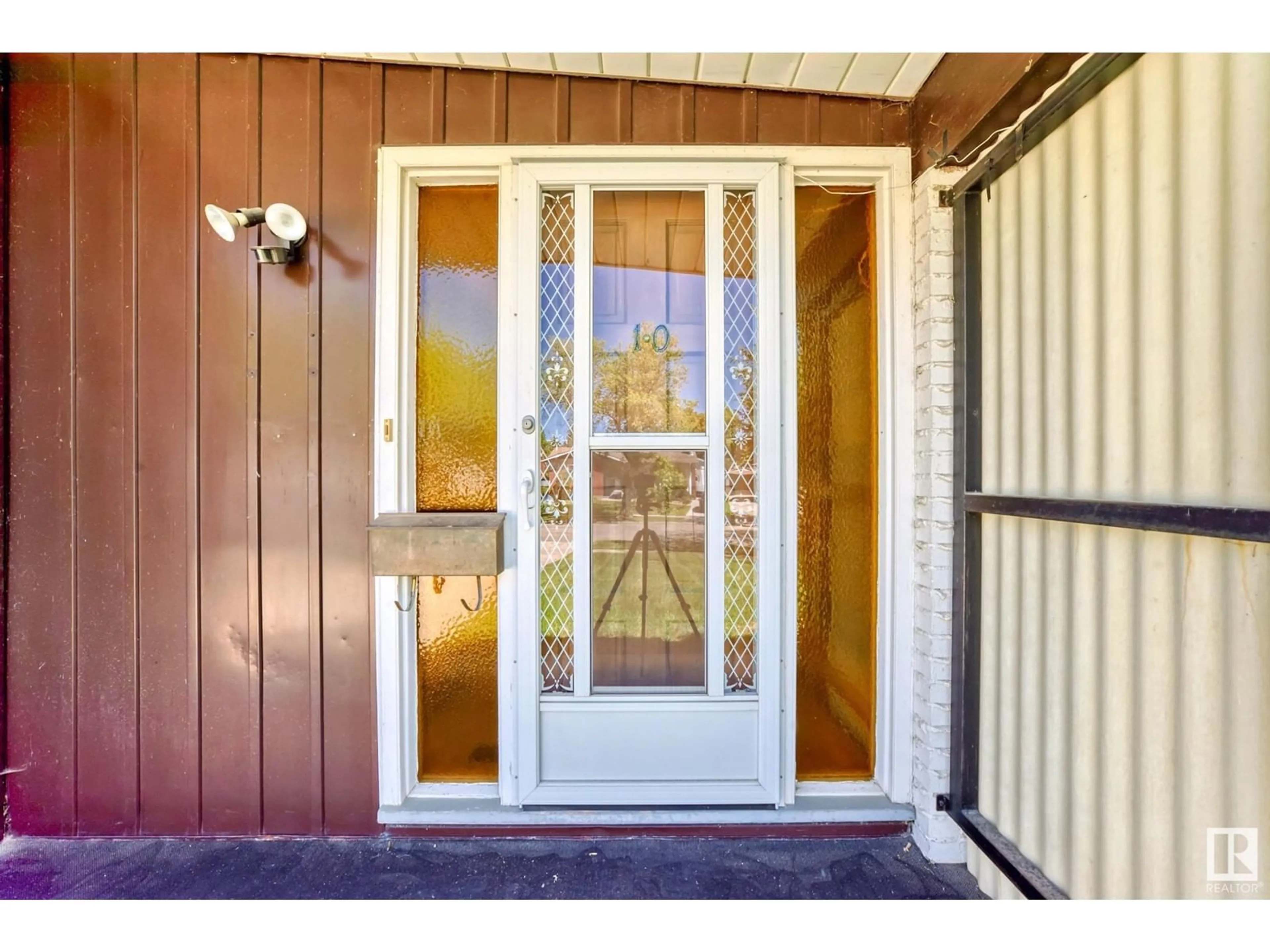 Indoor entryway for 10 MURRAY CR, St. Albert Alberta T8N2E6