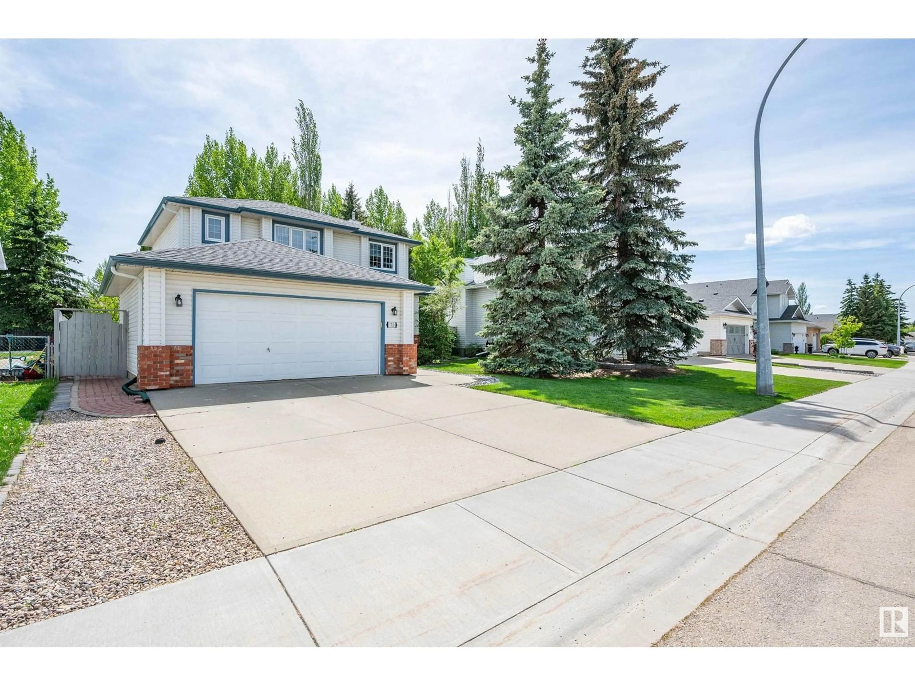 Home with vinyl exterior material, street for 71 CALICO DR, Sherwood Park Alberta T8A5P3