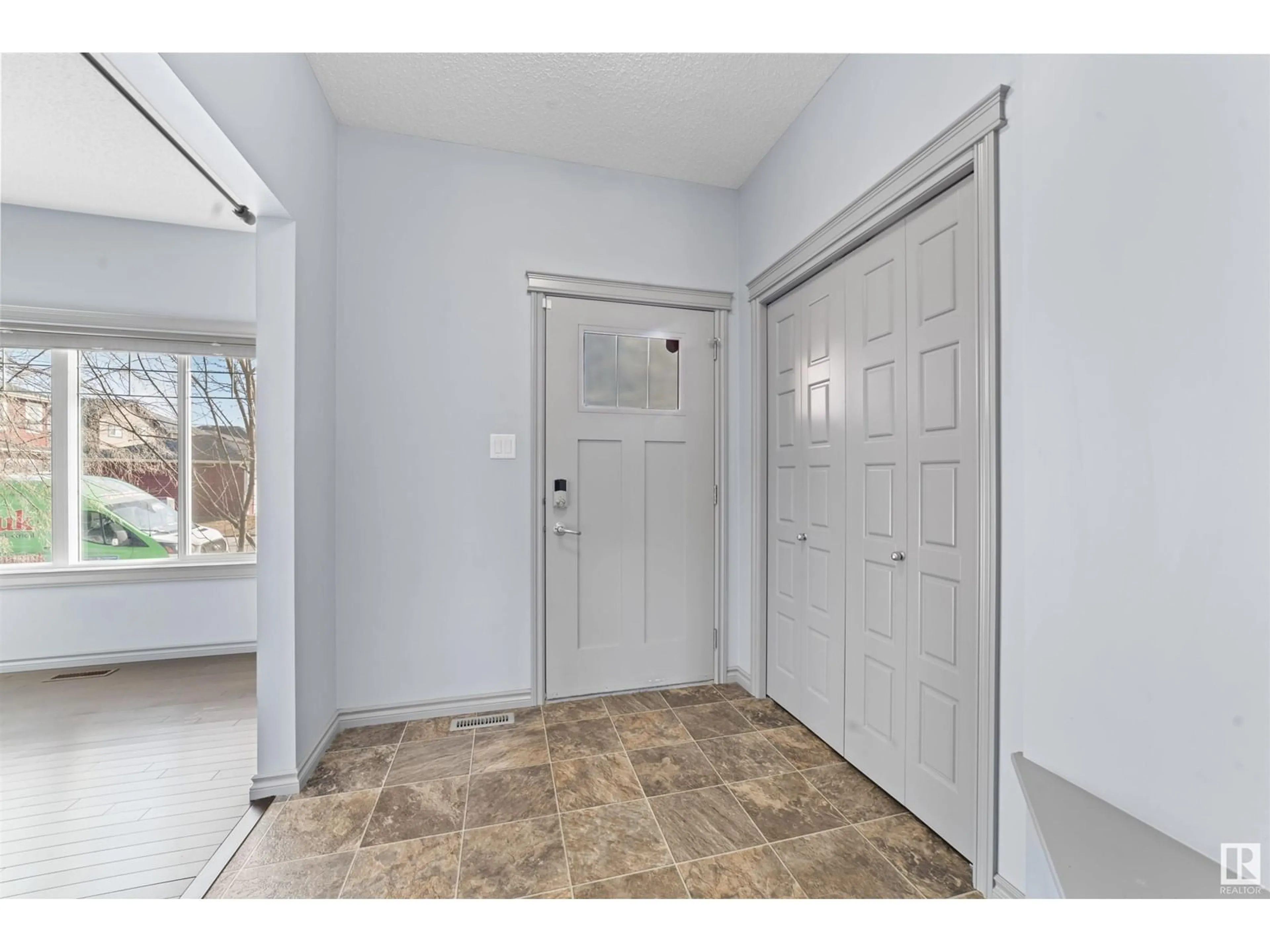 Indoor entryway for 3543 WEIDLE WY, Edmonton Alberta T6X1Z5