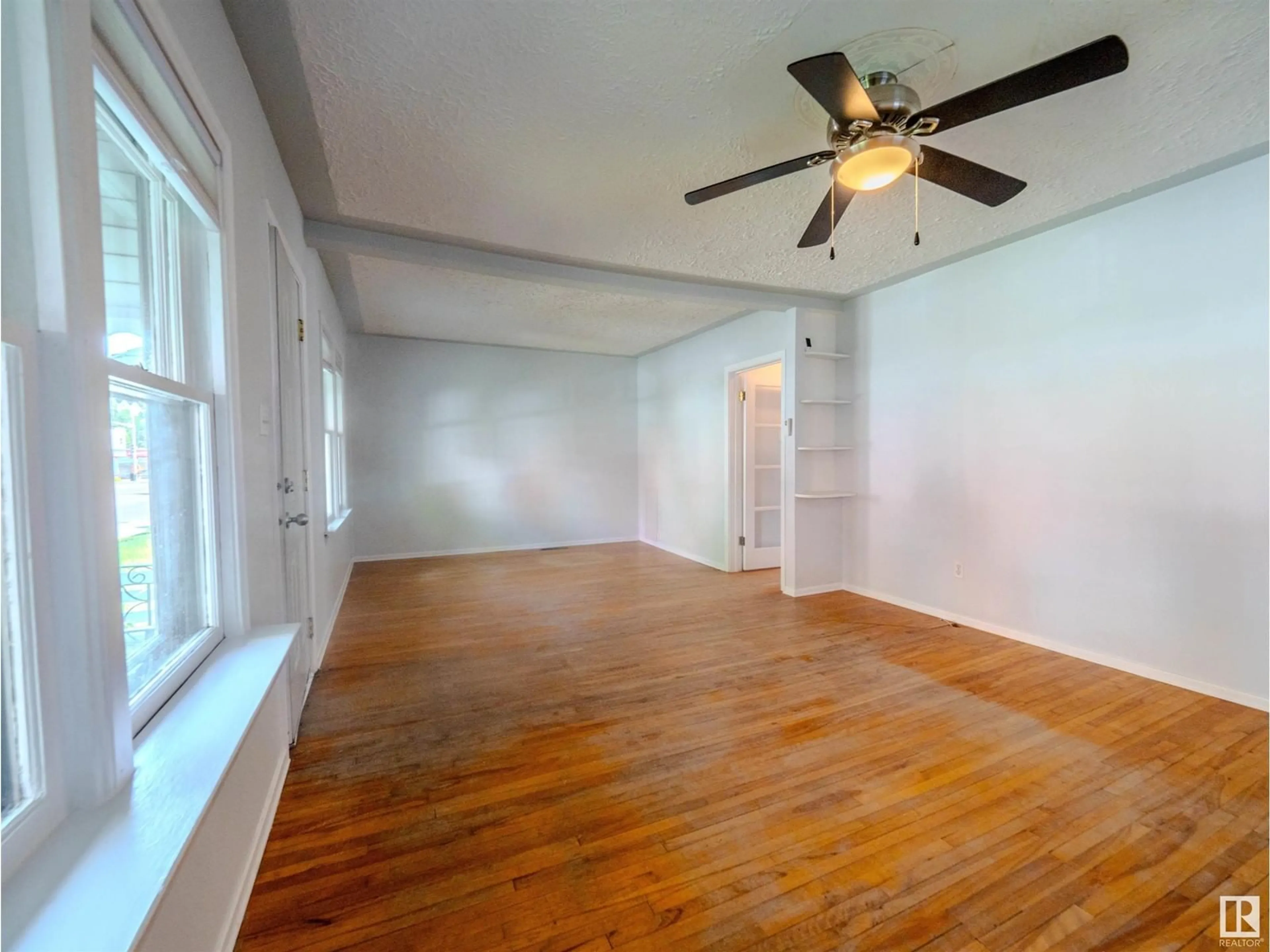 A pic of a room for 9411 92 ST, Edmonton Alberta T6C3S1