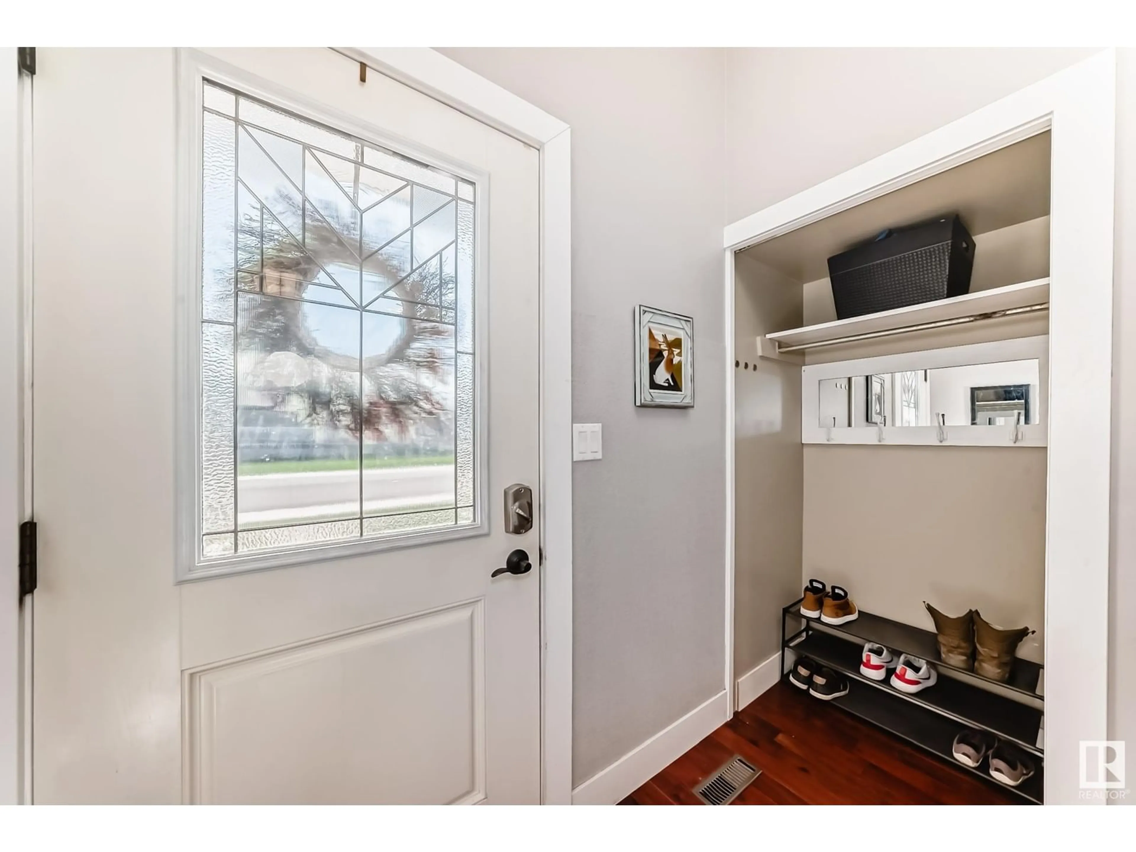 Indoor entryway for 17052 98 ST, Edmonton Alberta T5X3G6