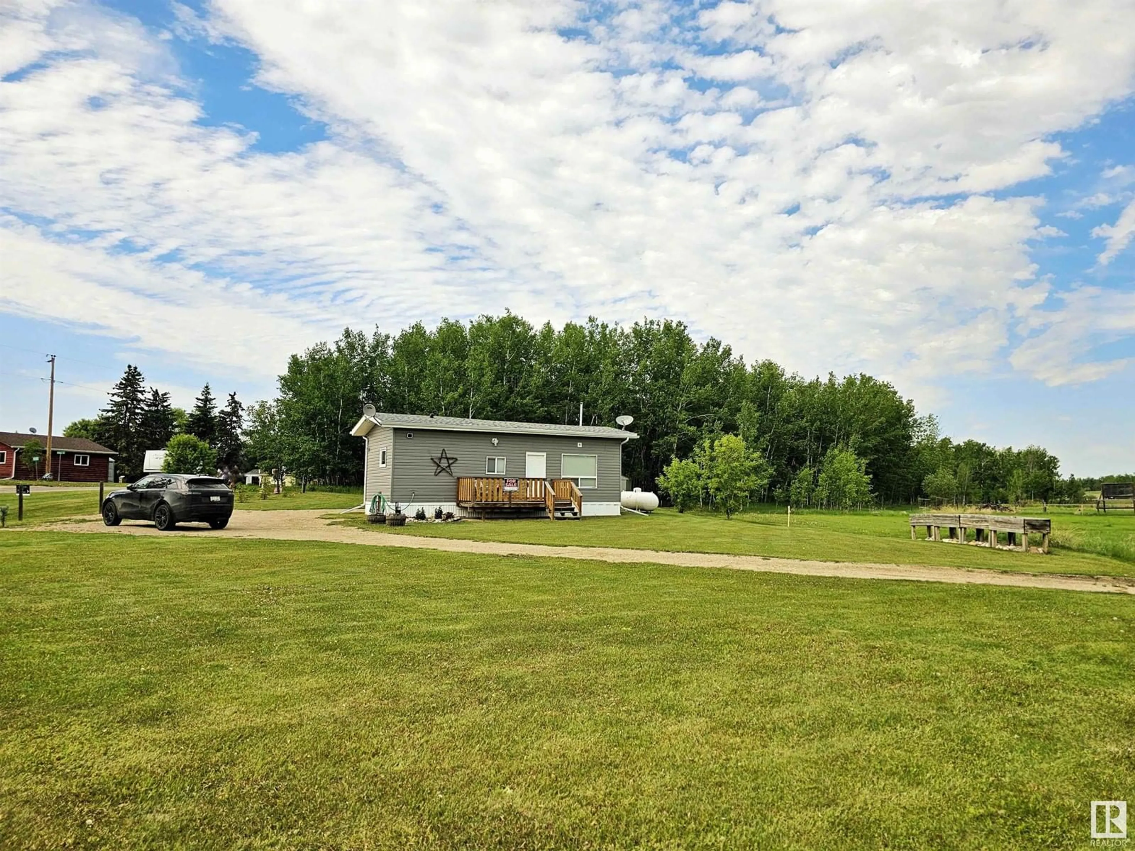 A pic from outside/outdoor area/front of a property/back of a property/a pic from drone, unknown for 106 - 57730 RANGE ROAD 30, Rural Barrhead County Alberta T0G0H0
