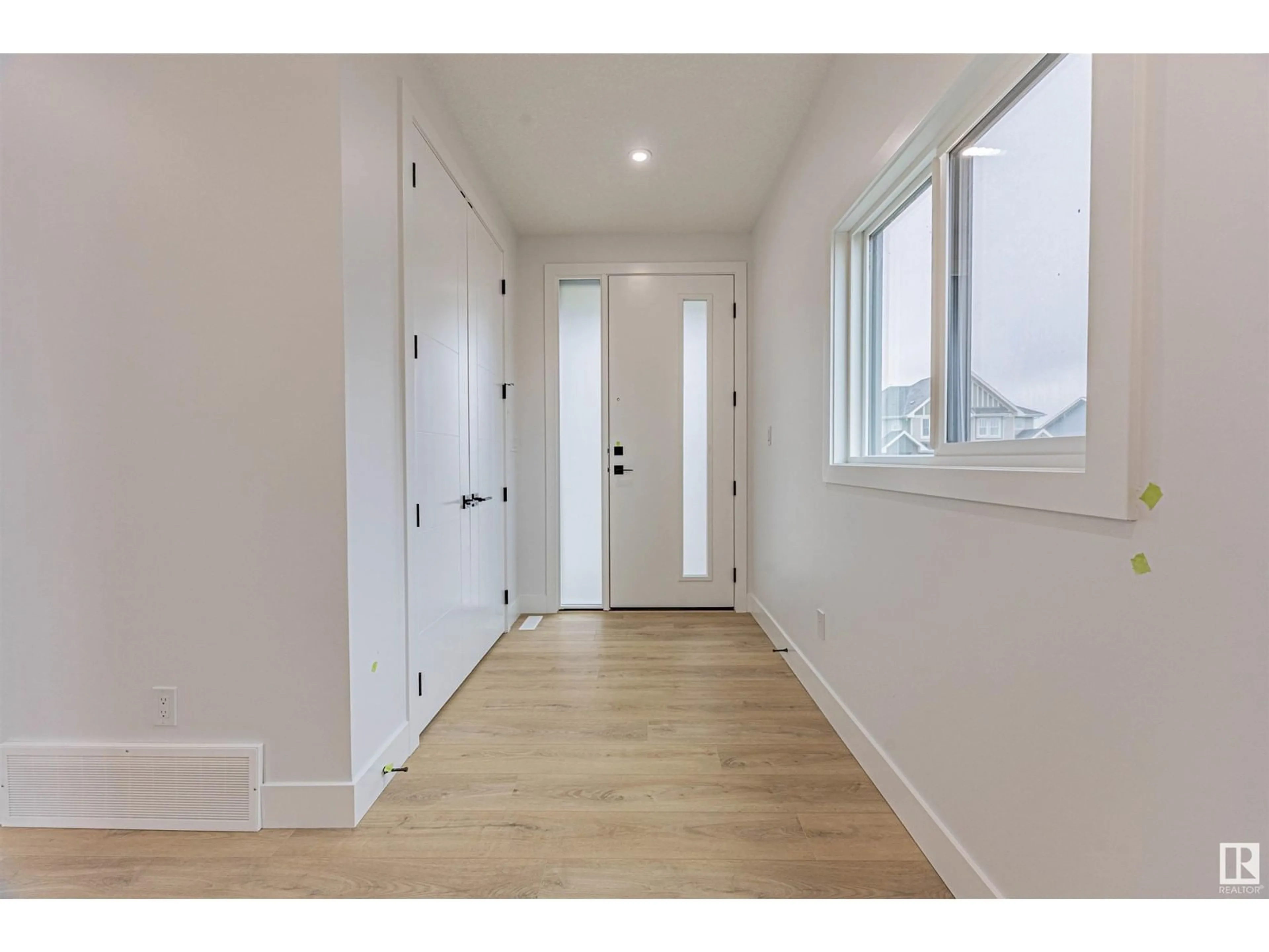 Indoor entryway for 25 BIRKSHIRE CR, Sherwood Park Alberta T8B0C6