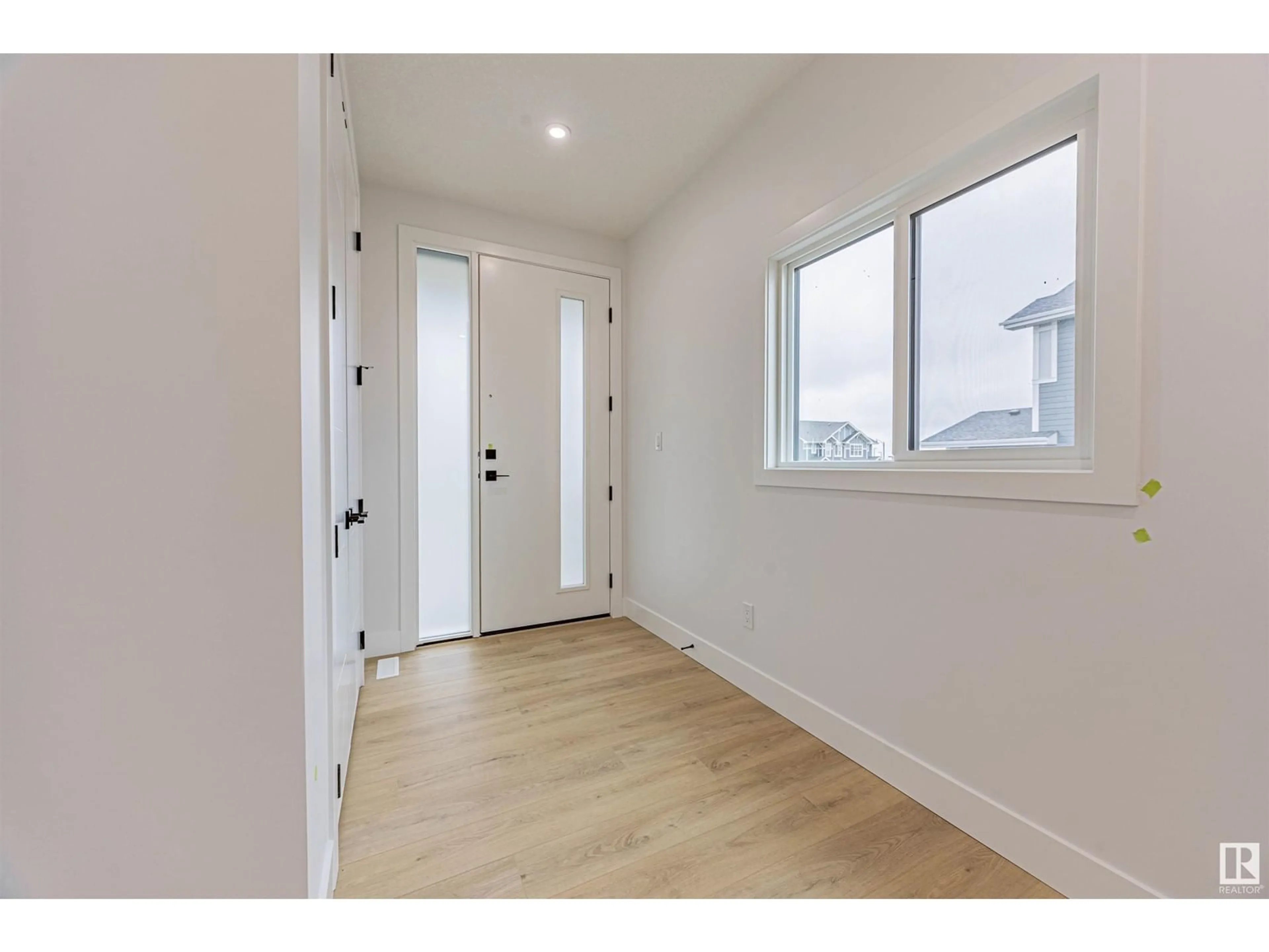 Indoor entryway for 25 BIRKSHIRE CR, Sherwood Park Alberta T8B0C6