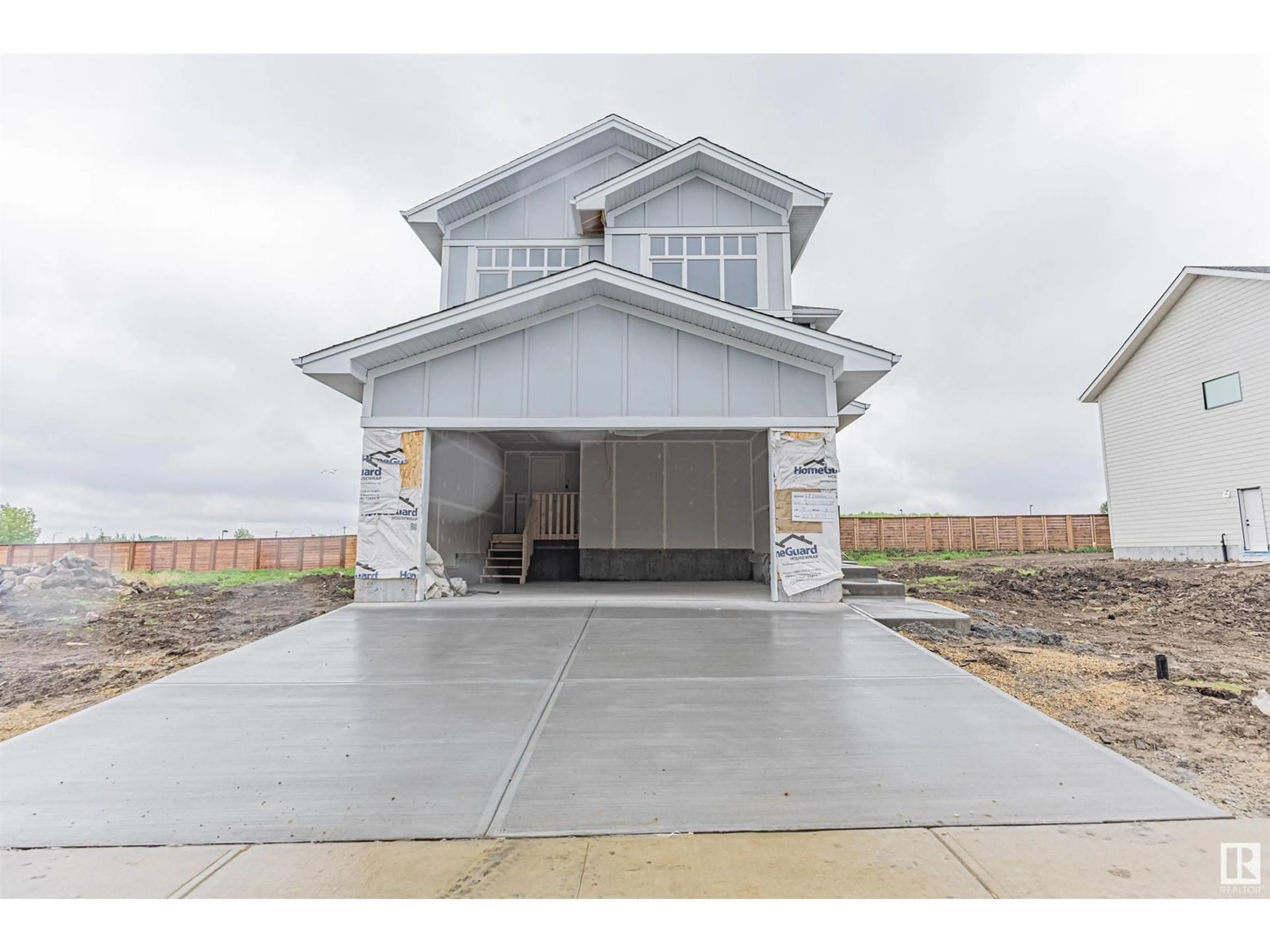 Indoor garage for 17 BIRKSHIRE CR, Sherwood Park Alberta T8B0C6