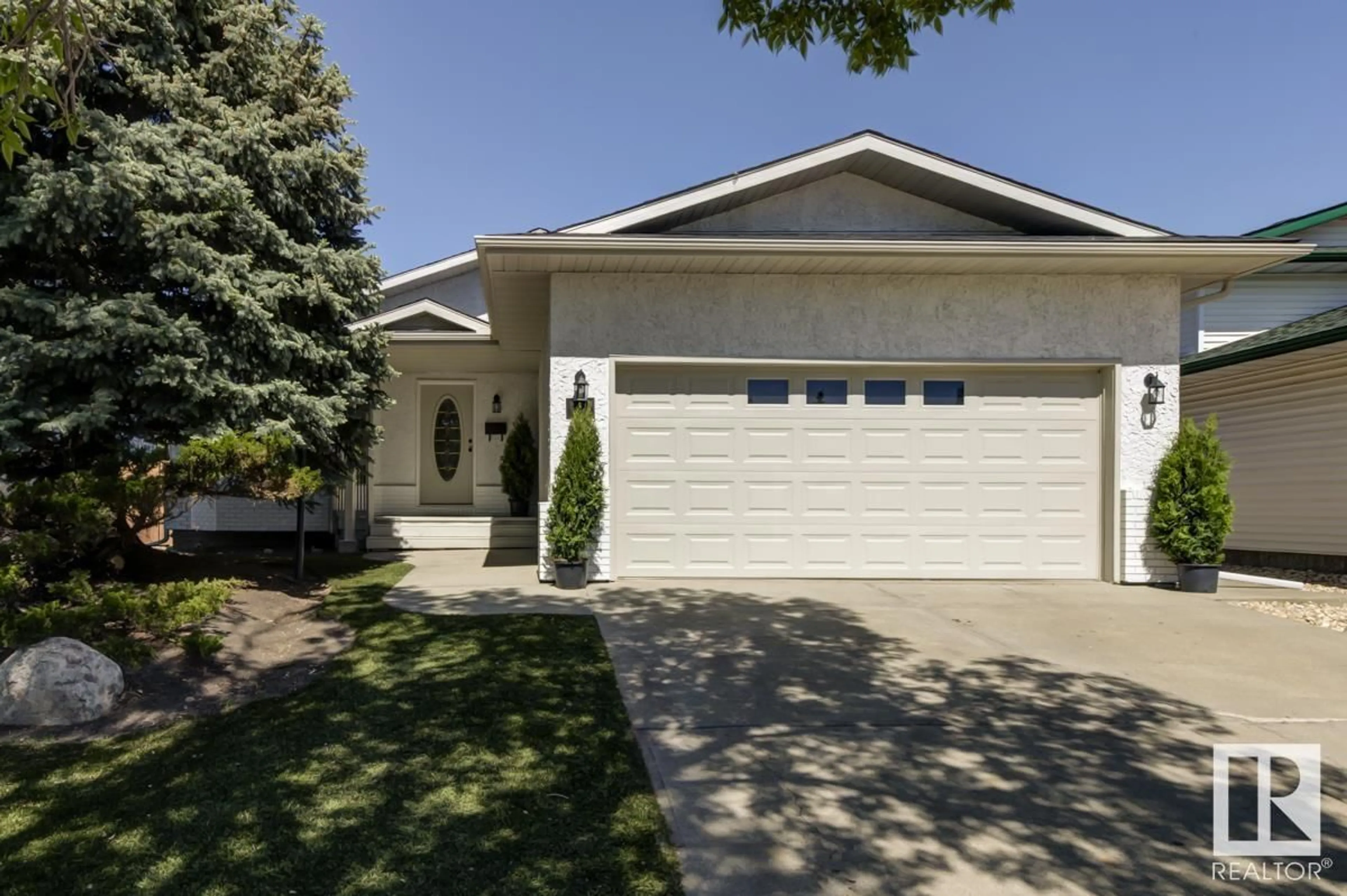 Home with vinyl exterior material, street for 63 ASTER PL, Sherwood Park Alberta T8H1N5