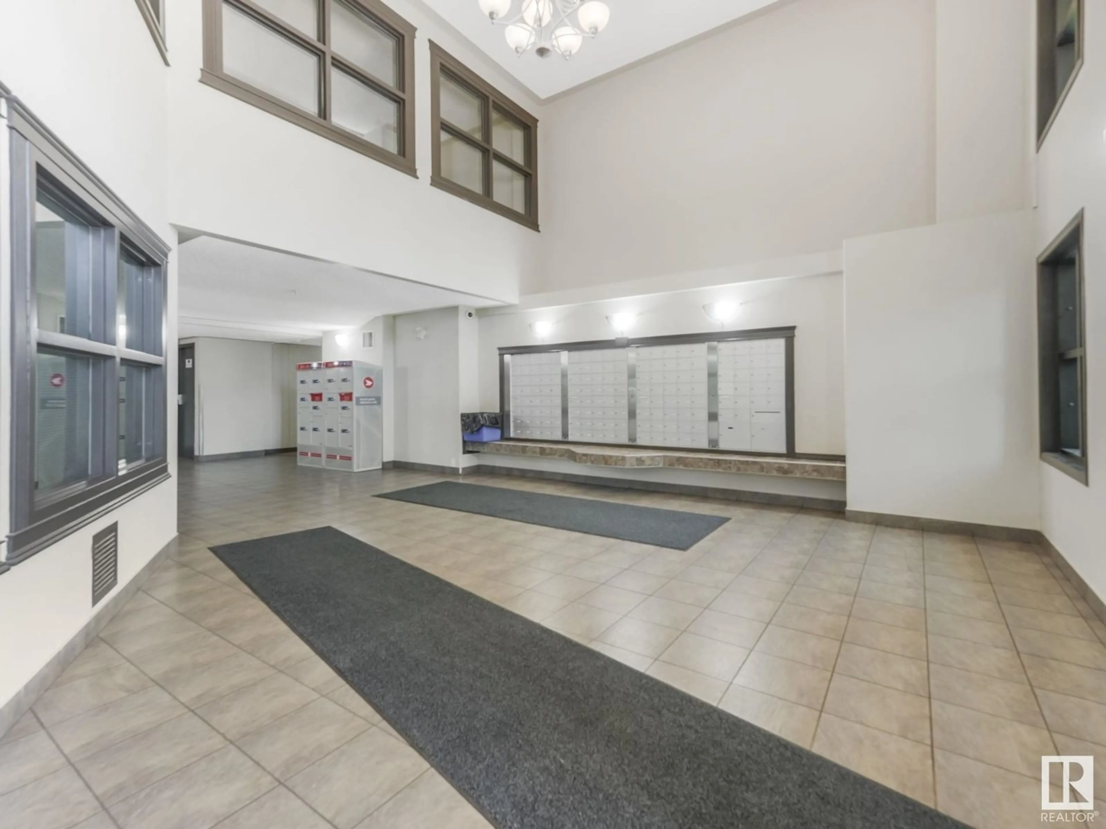 Indoor foyer for 9363 - 1335 SIMPSON DR, Edmonton Alberta T6R0N2