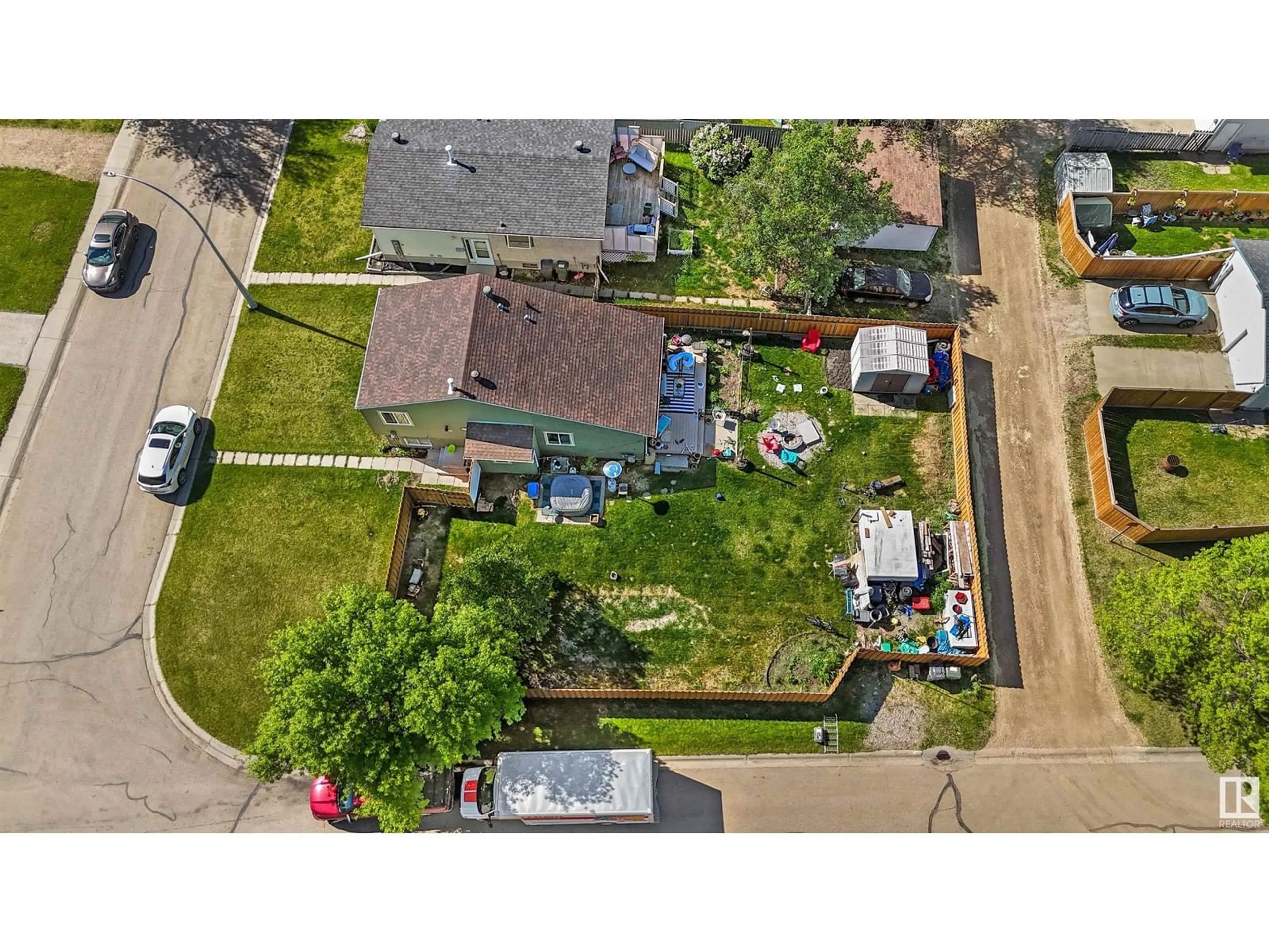 A pic from outside/outdoor area/front of a property/back of a property/a pic from drone, street for 40 SOUTH RAM CR, Devon Alberta T9G1V4