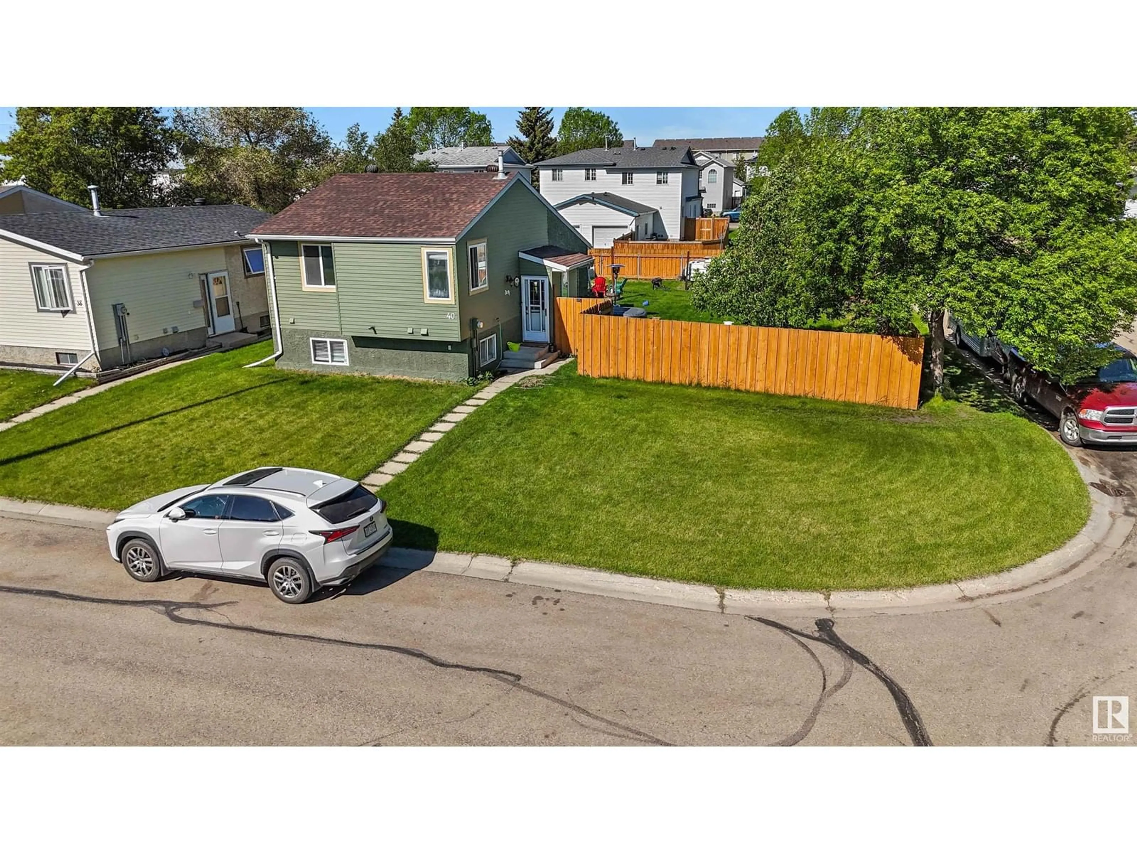 A pic from outside/outdoor area/front of a property/back of a property/a pic from drone, street for 40 SOUTH RAM CR, Devon Alberta T9G1V4