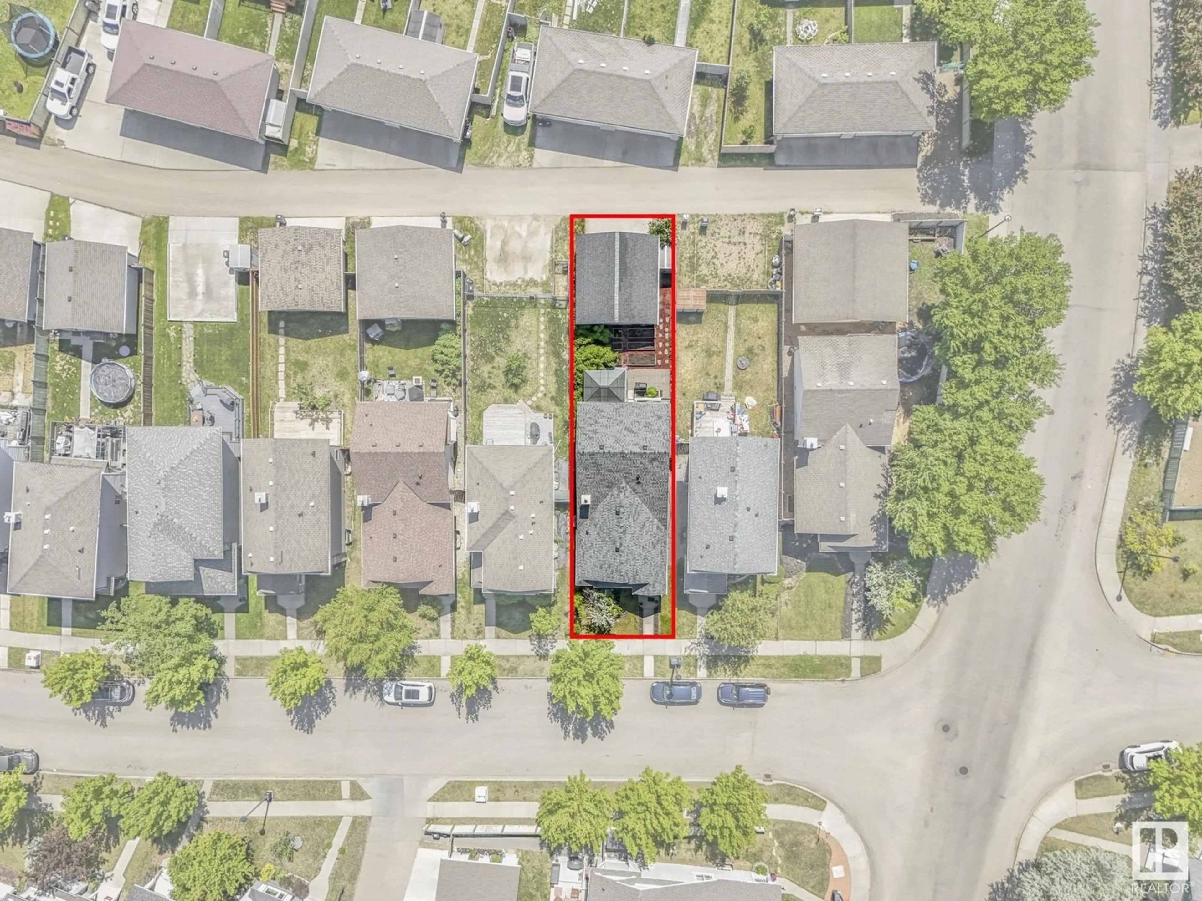 A pic from outside/outdoor area/front of a property/back of a property/a pic from drone, street for 21251 91 AV, Edmonton Alberta T5T0N4