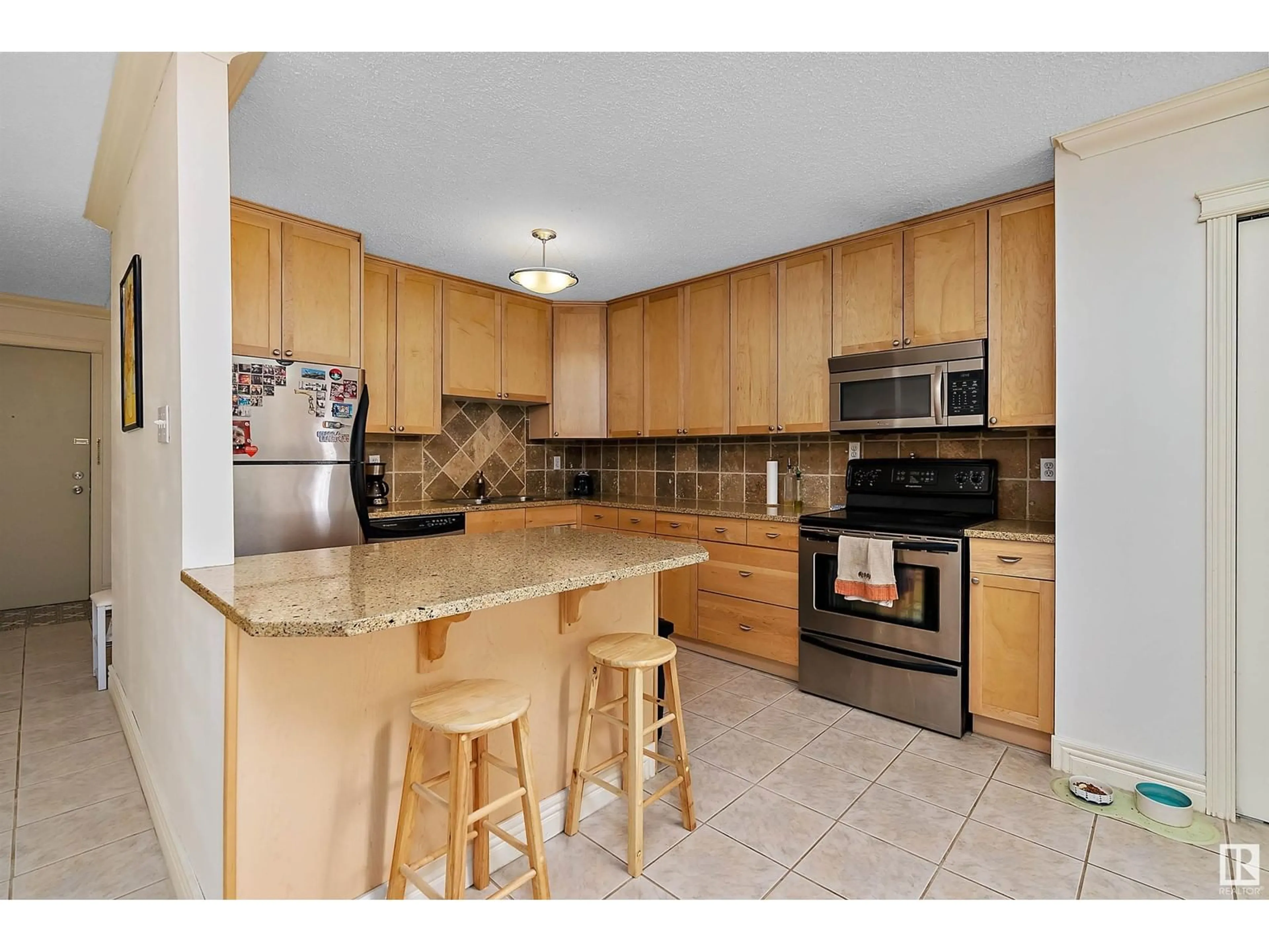 Standard kitchen, ceramic/tile floor for 304 - 10165 113 ST, Edmonton Alberta T5K1P1