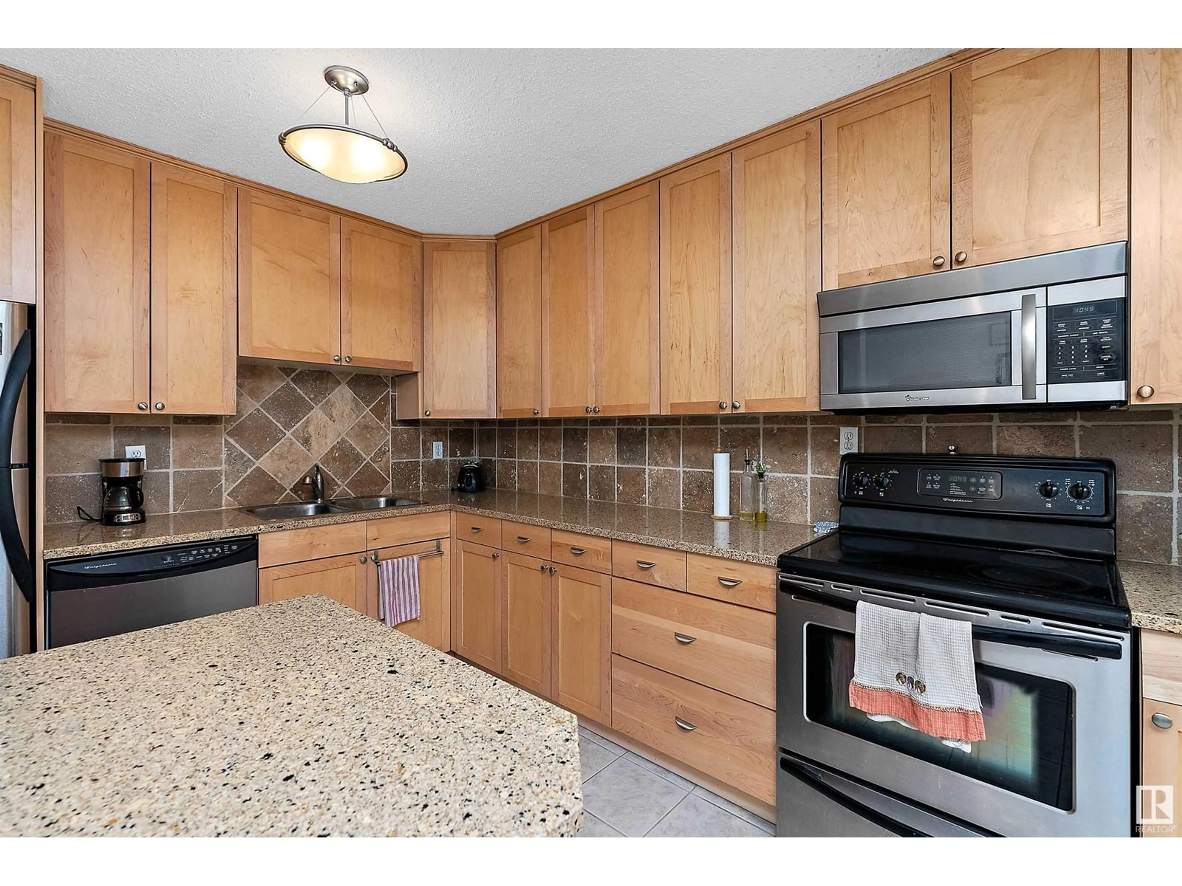 Standard kitchen, ceramic/tile floor for 304 - 10165 113 ST, Edmonton Alberta T5K1P1