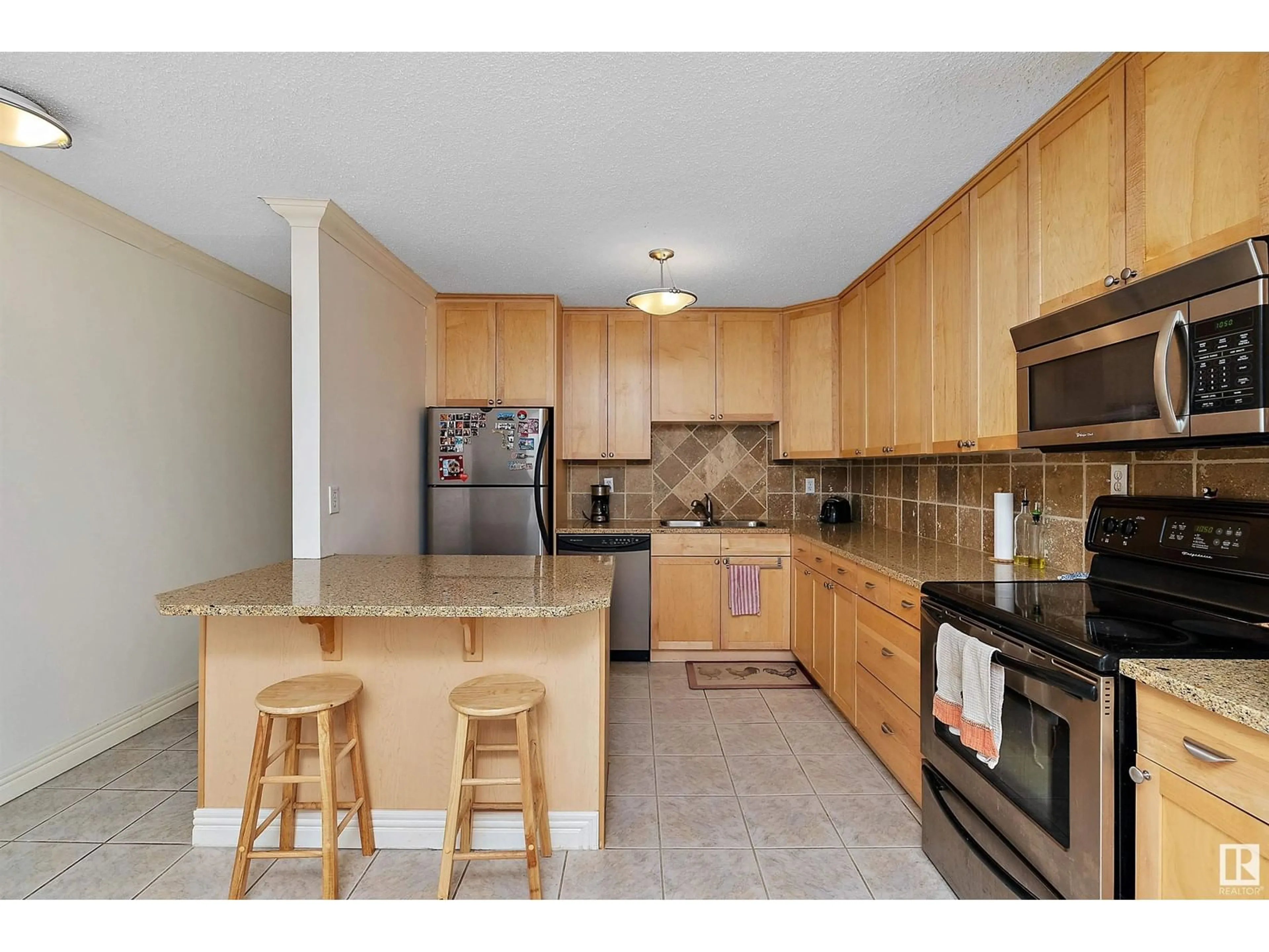 Standard kitchen, unknown for 304 - 10165 113 ST, Edmonton Alberta T5K1P1