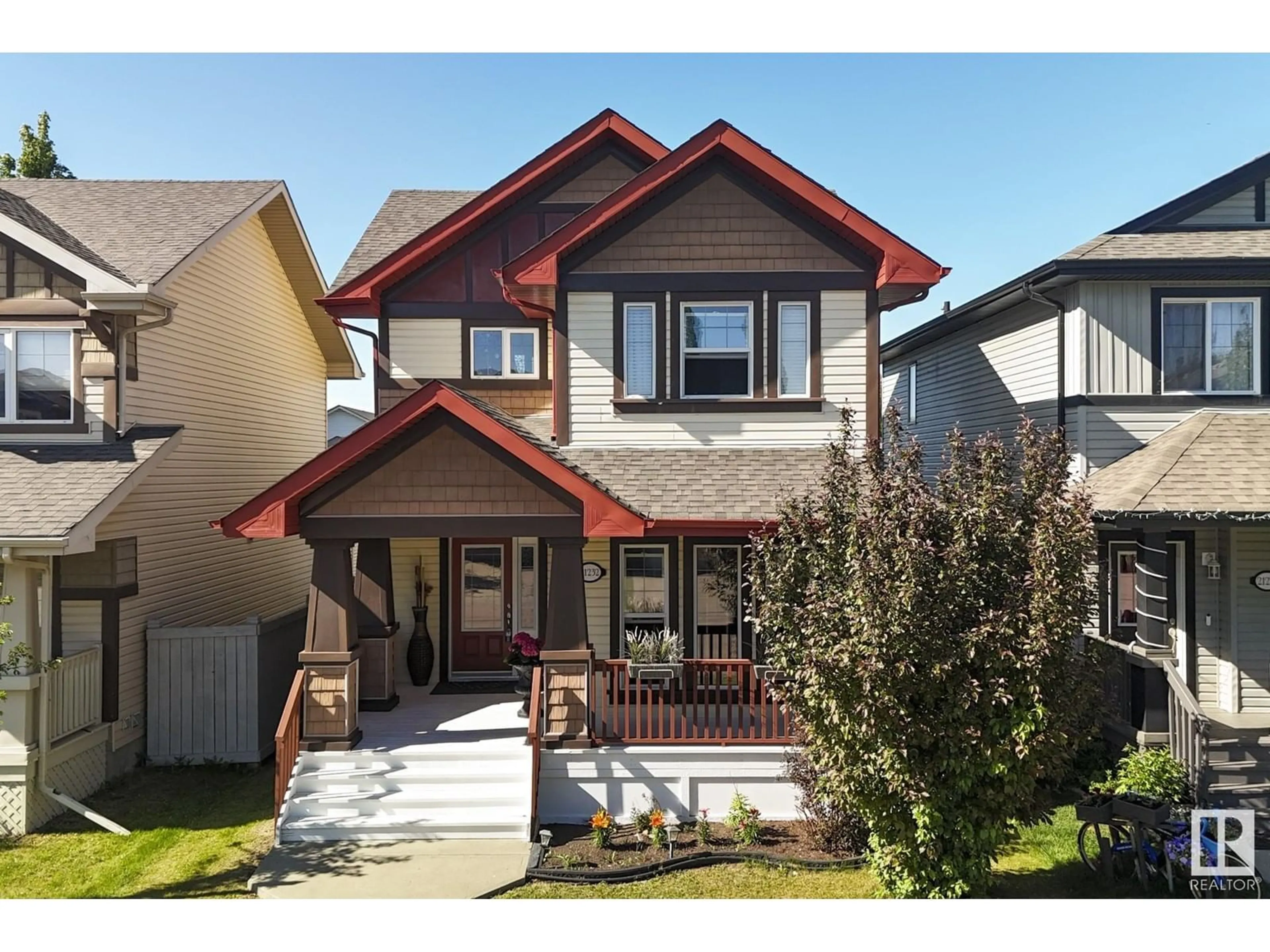 Home with vinyl exterior material, street for 21232 58 AV, Edmonton Alberta T6M0H4