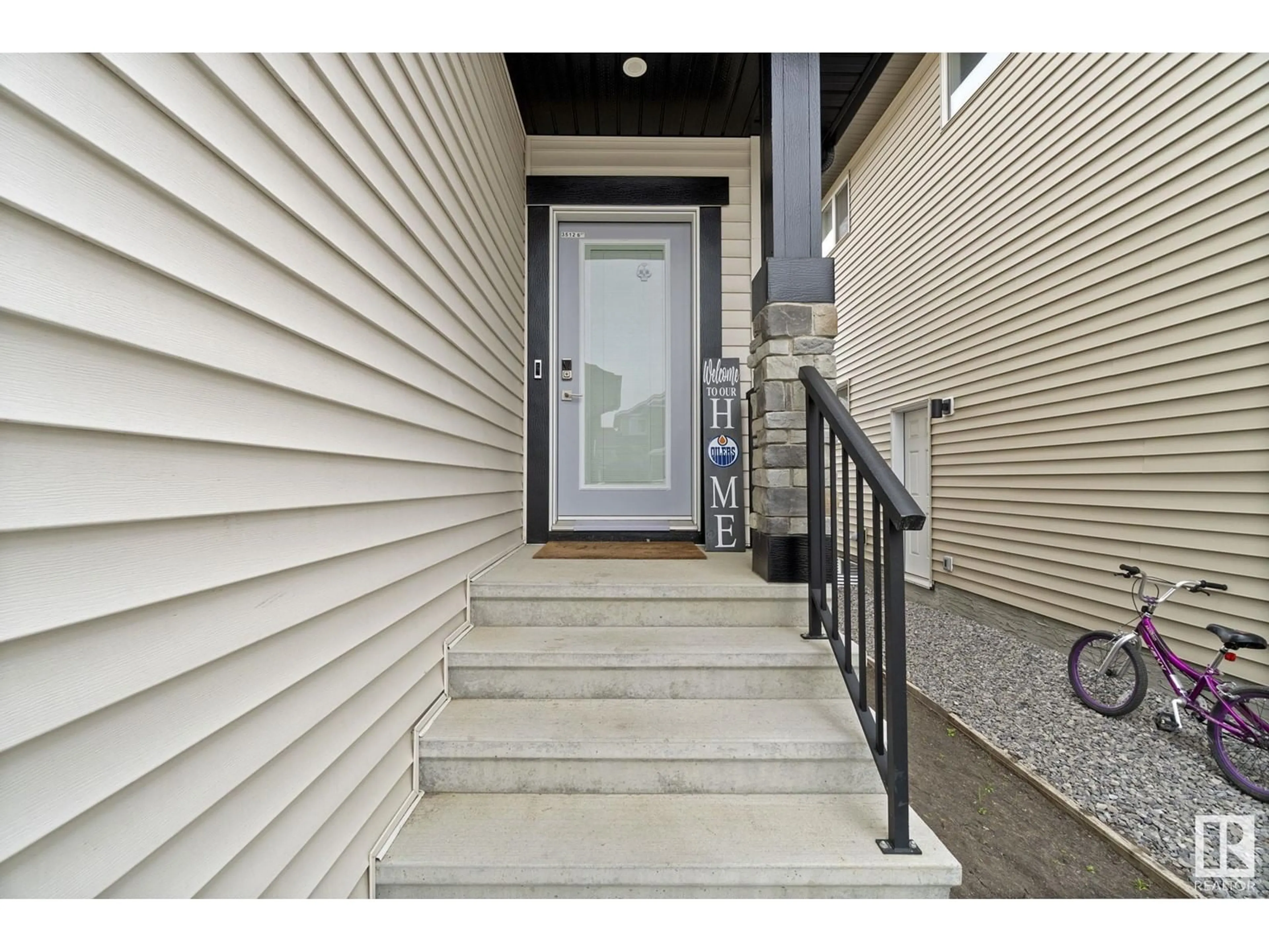 Indoor entryway for NW - 3512 6 ST, Edmonton Alberta T6T2L5