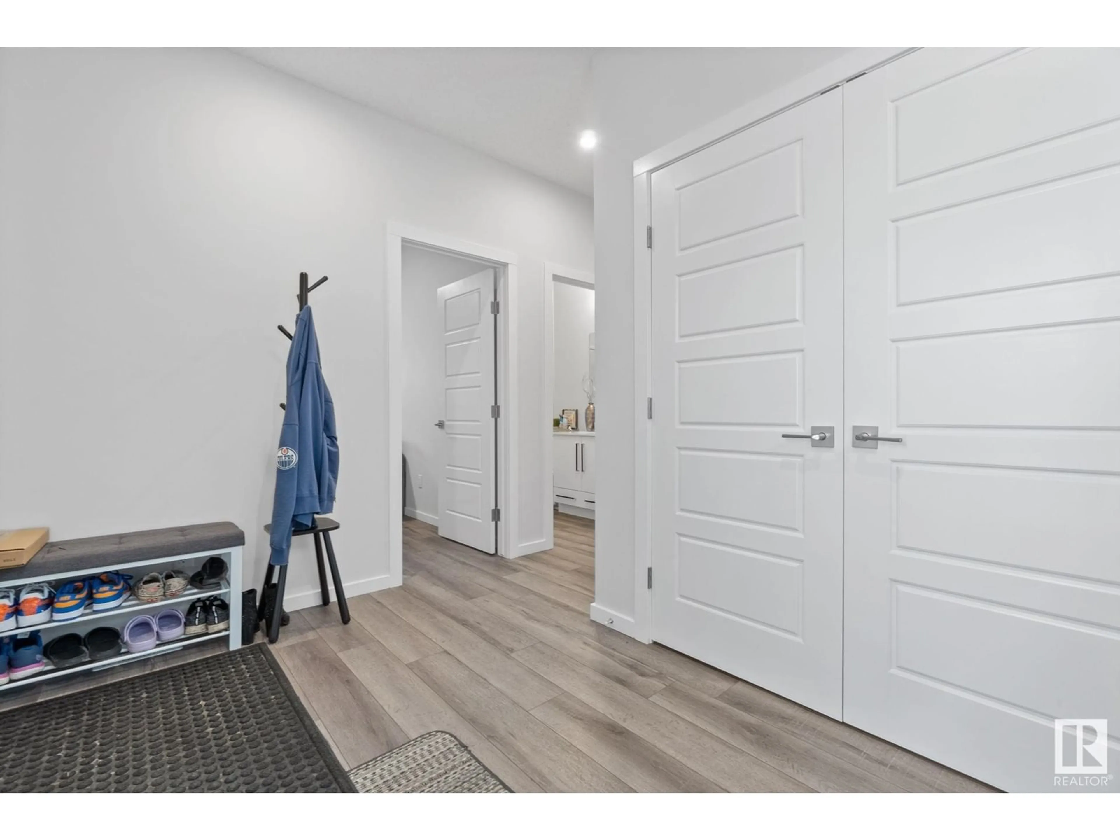 Indoor entryway for NW - 3512 6 ST, Edmonton Alberta T6T2L5