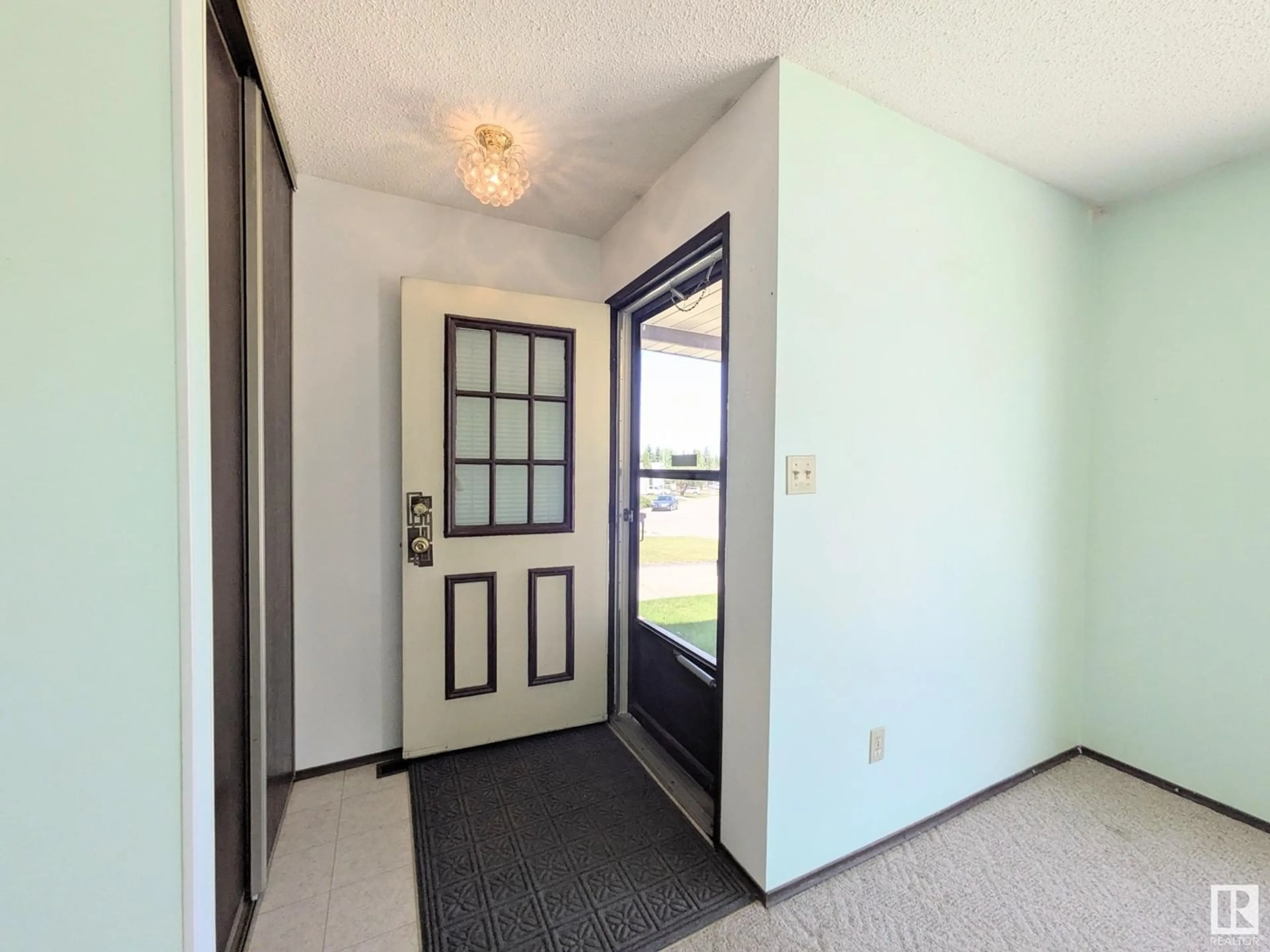 Indoor entryway for 3916 57 ST, Edmonton Alberta T6L1B6