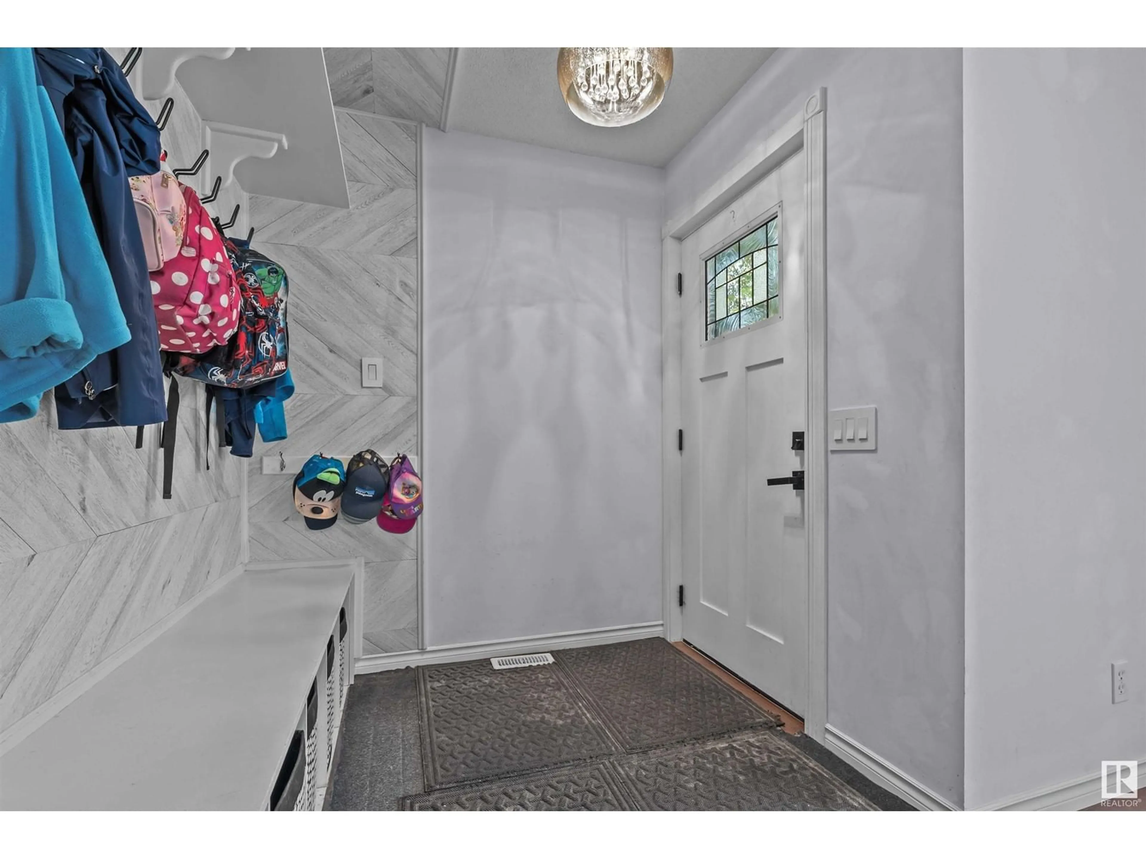 Indoor entryway for 408 GIBB WD, Edmonton Alberta T5T6W8
