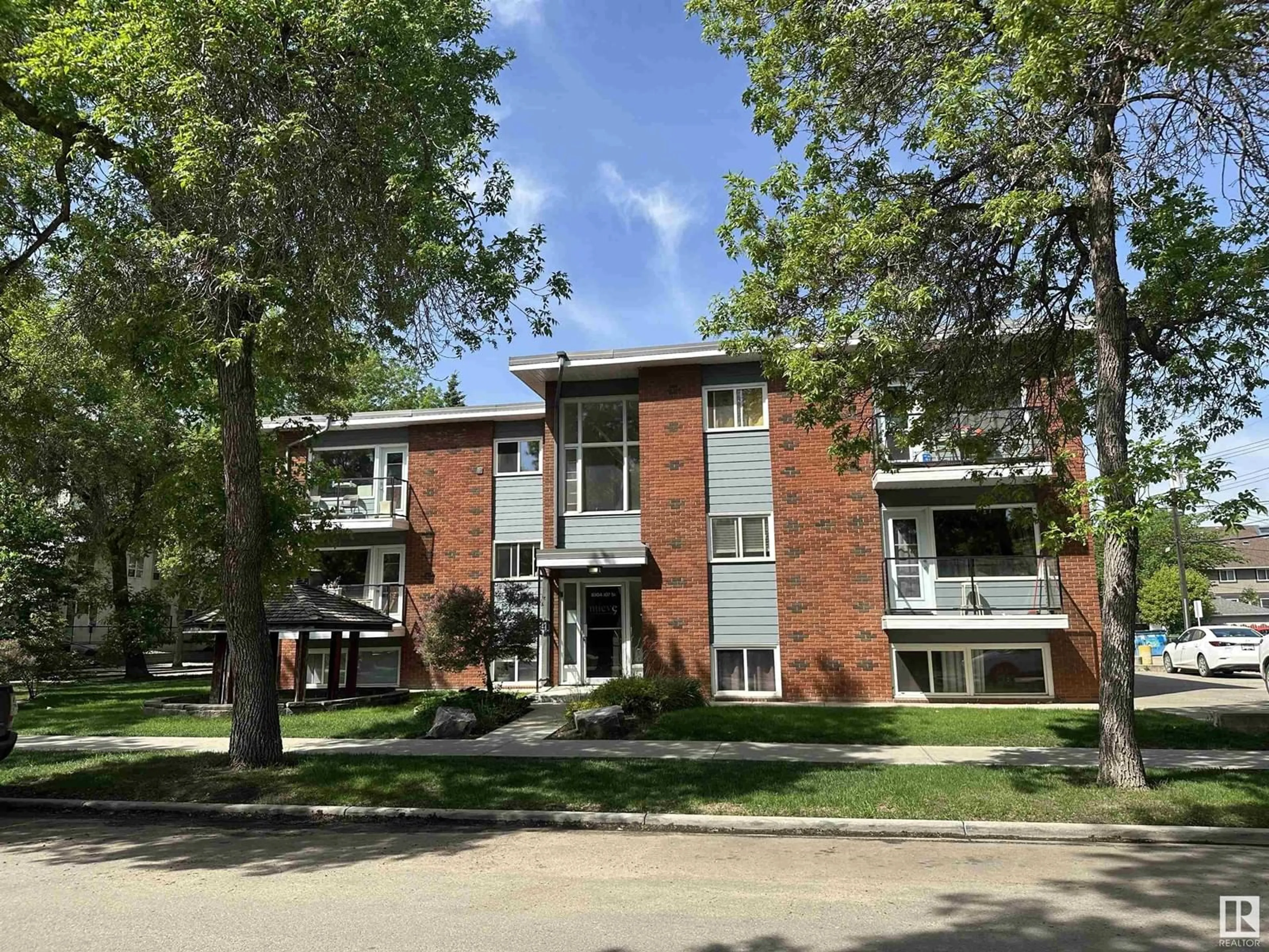 Unknown for #2 - 8304 107 ST, Edmonton Alberta T6E4K7