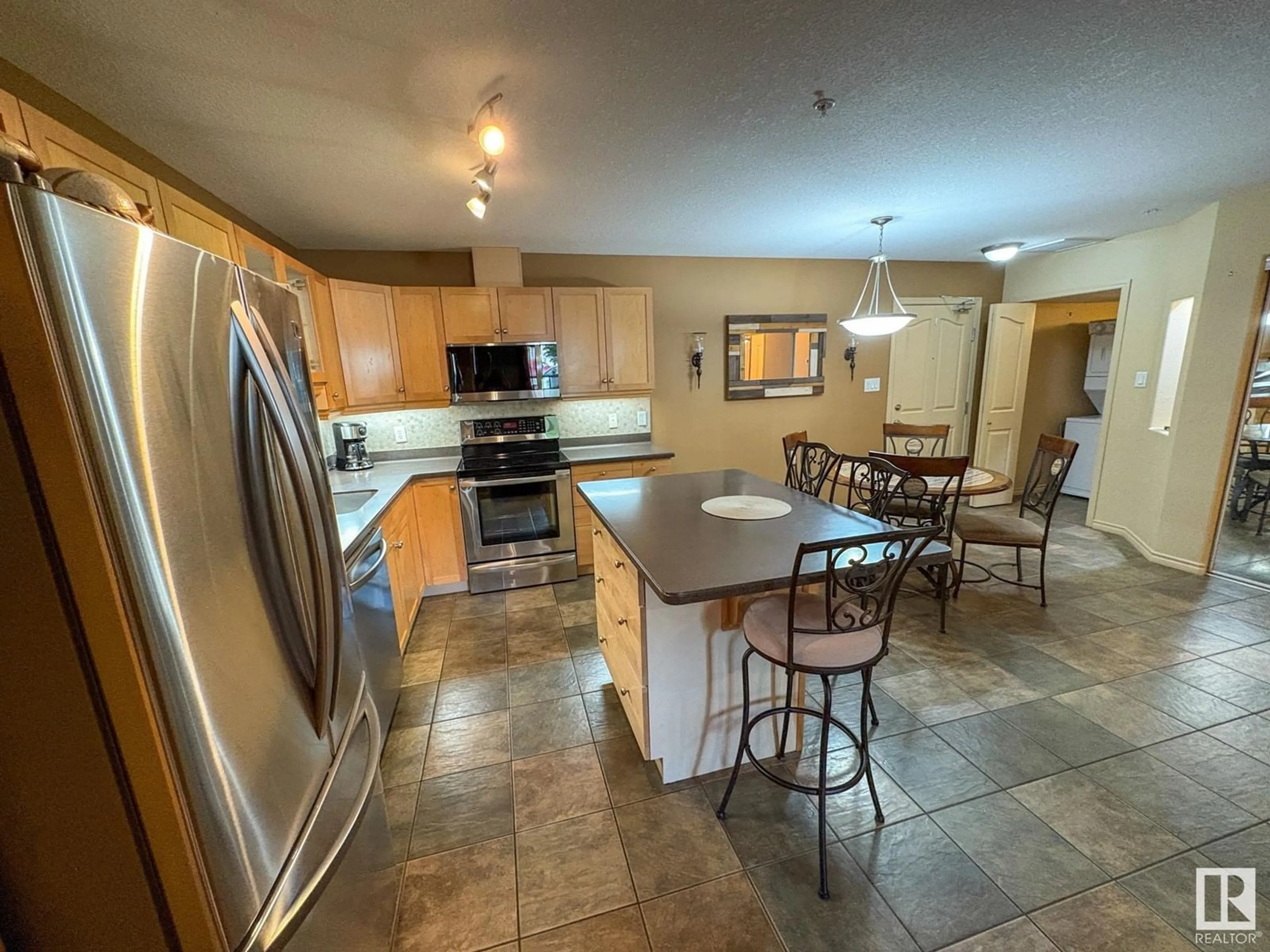 Open concept kitchen, ceramic/tile floor for 124 - 124 MCKENNEY AV, St. Albert Alberta T8N7E6
