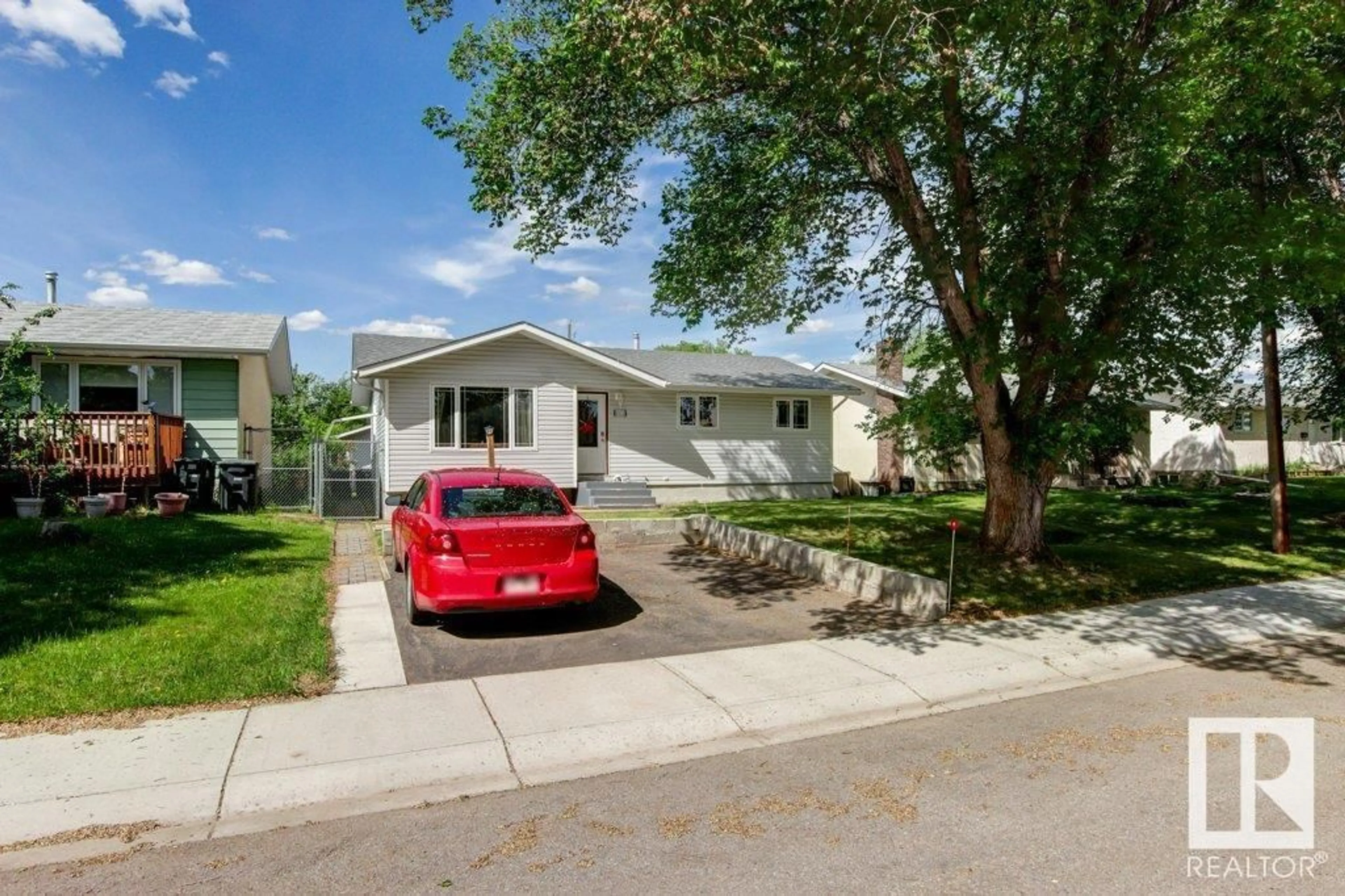 Home with vinyl exterior material, street for 4920 49 AV, Bon Accord Alberta T0A0K0