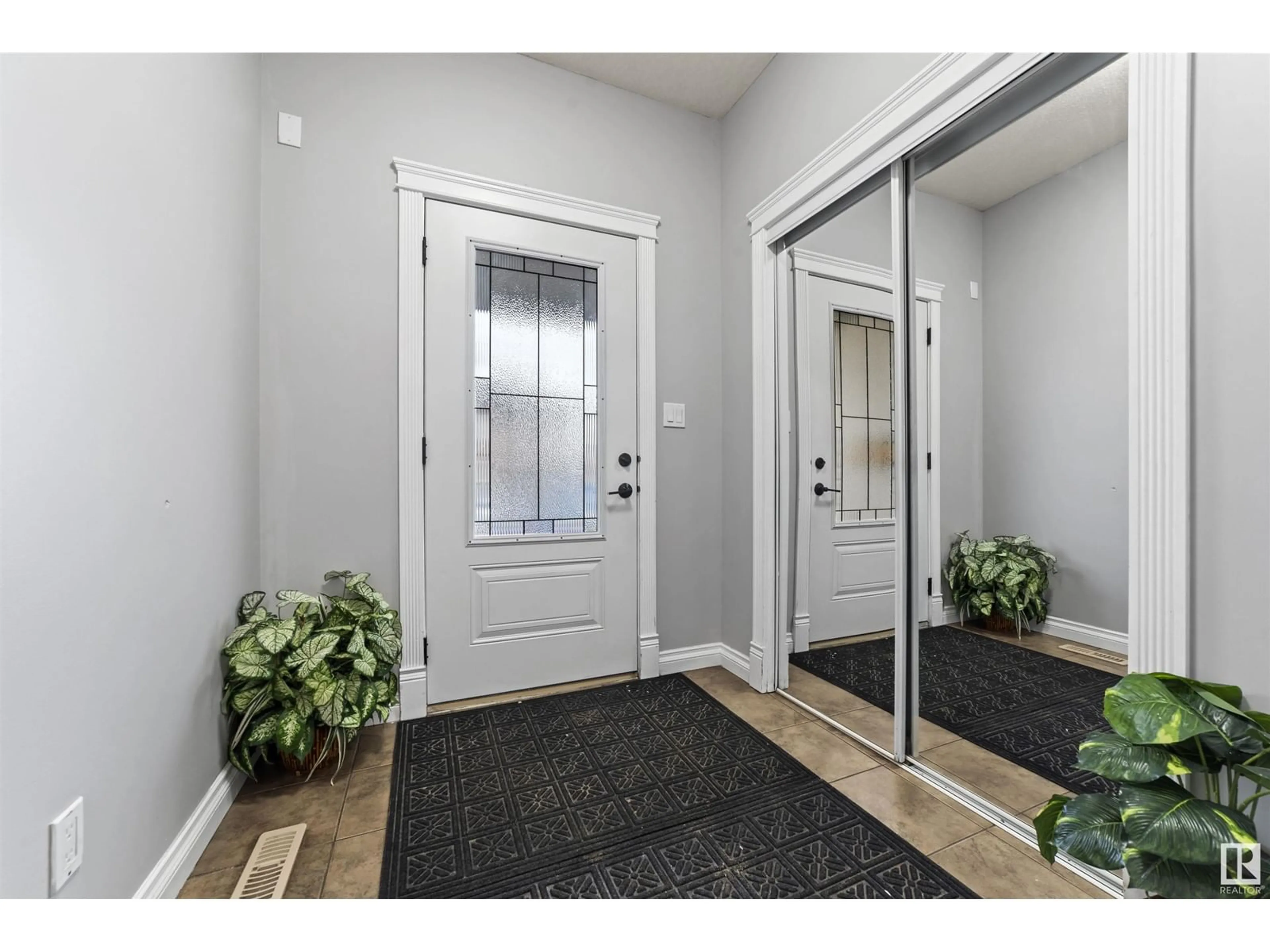 Indoor entryway for NW - 2511 29 ST, Edmonton Alberta T6T0G8