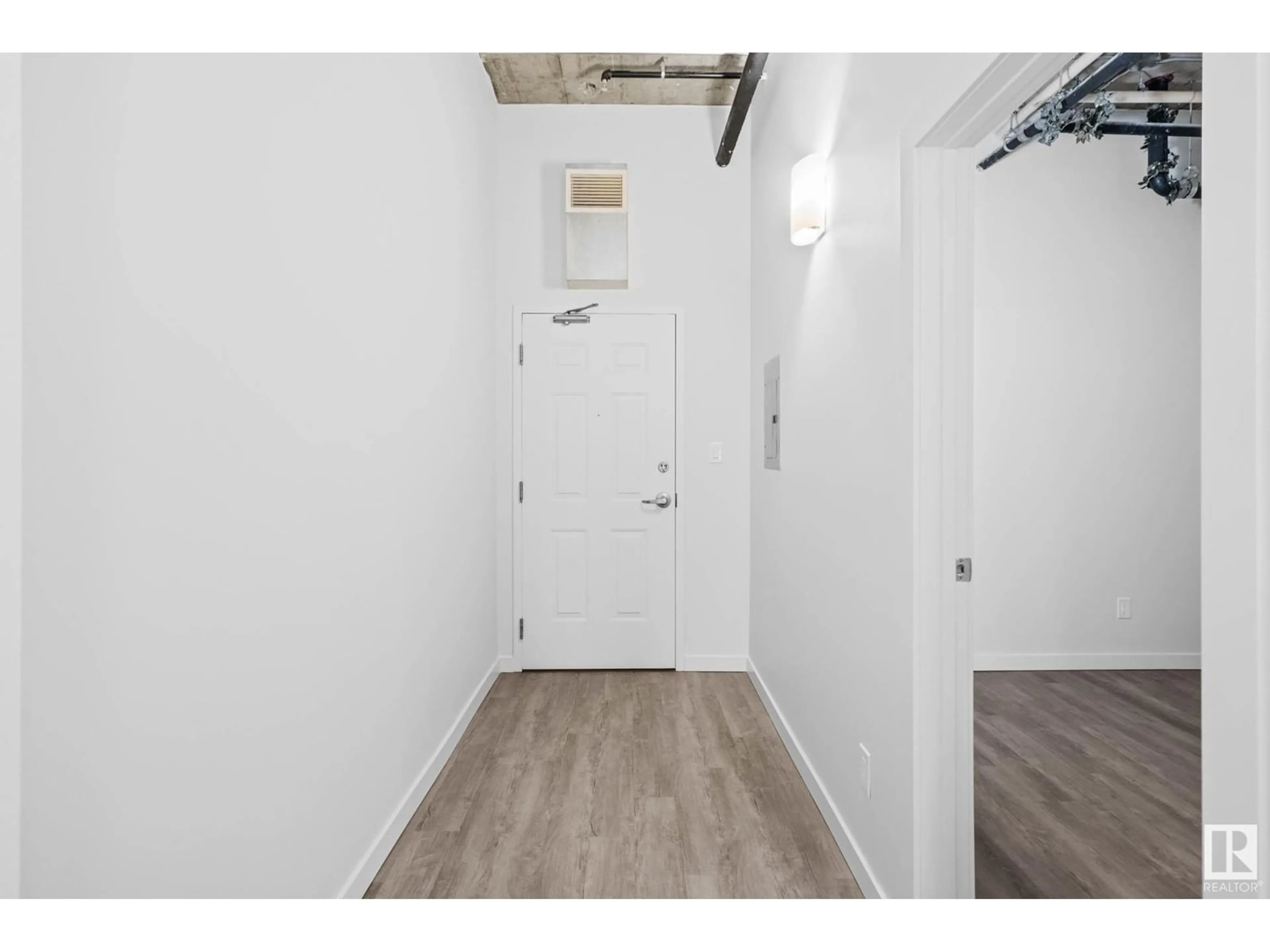 Indoor entryway for 202 - 10024 JASPER AV, Edmonton Alberta T5J1R9