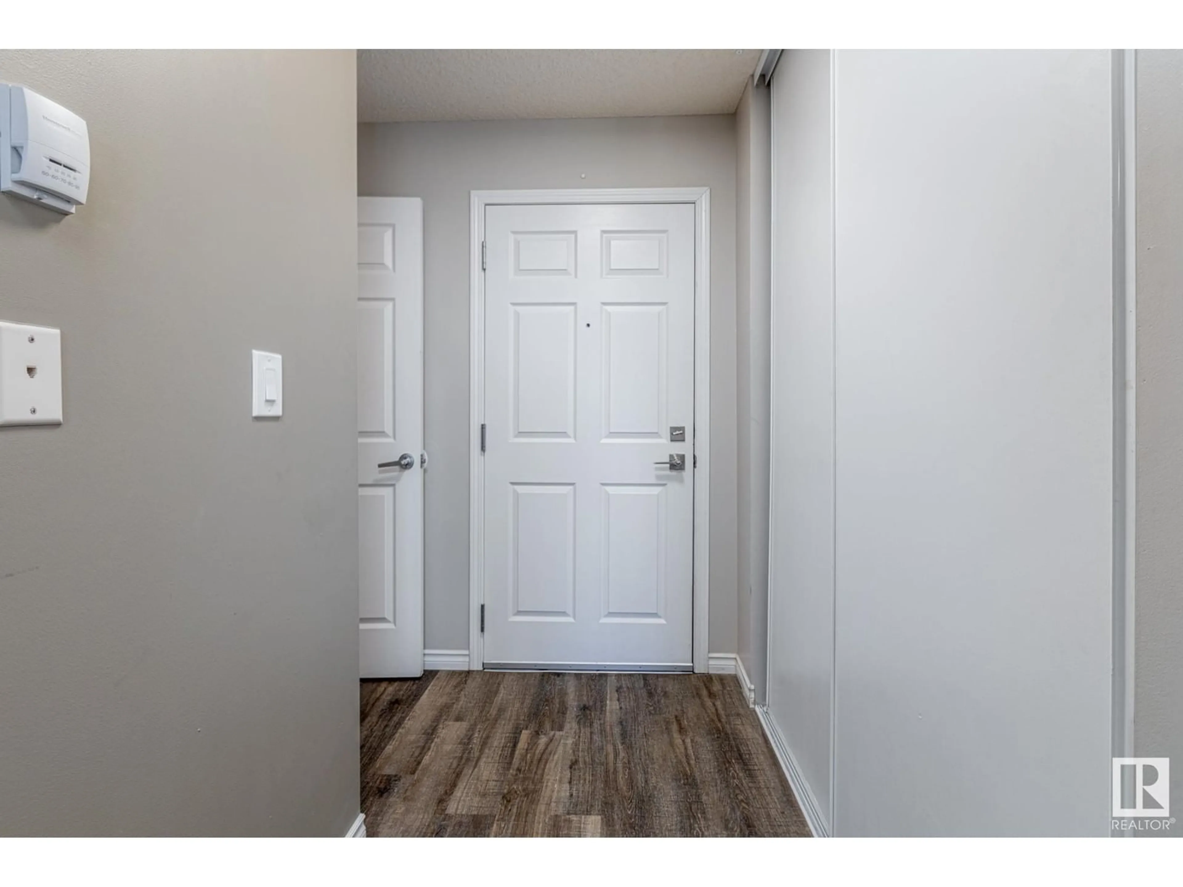 Indoor entryway for 203 - 105 MCKENNEY AV, St. Albert Alberta T8N2Y2