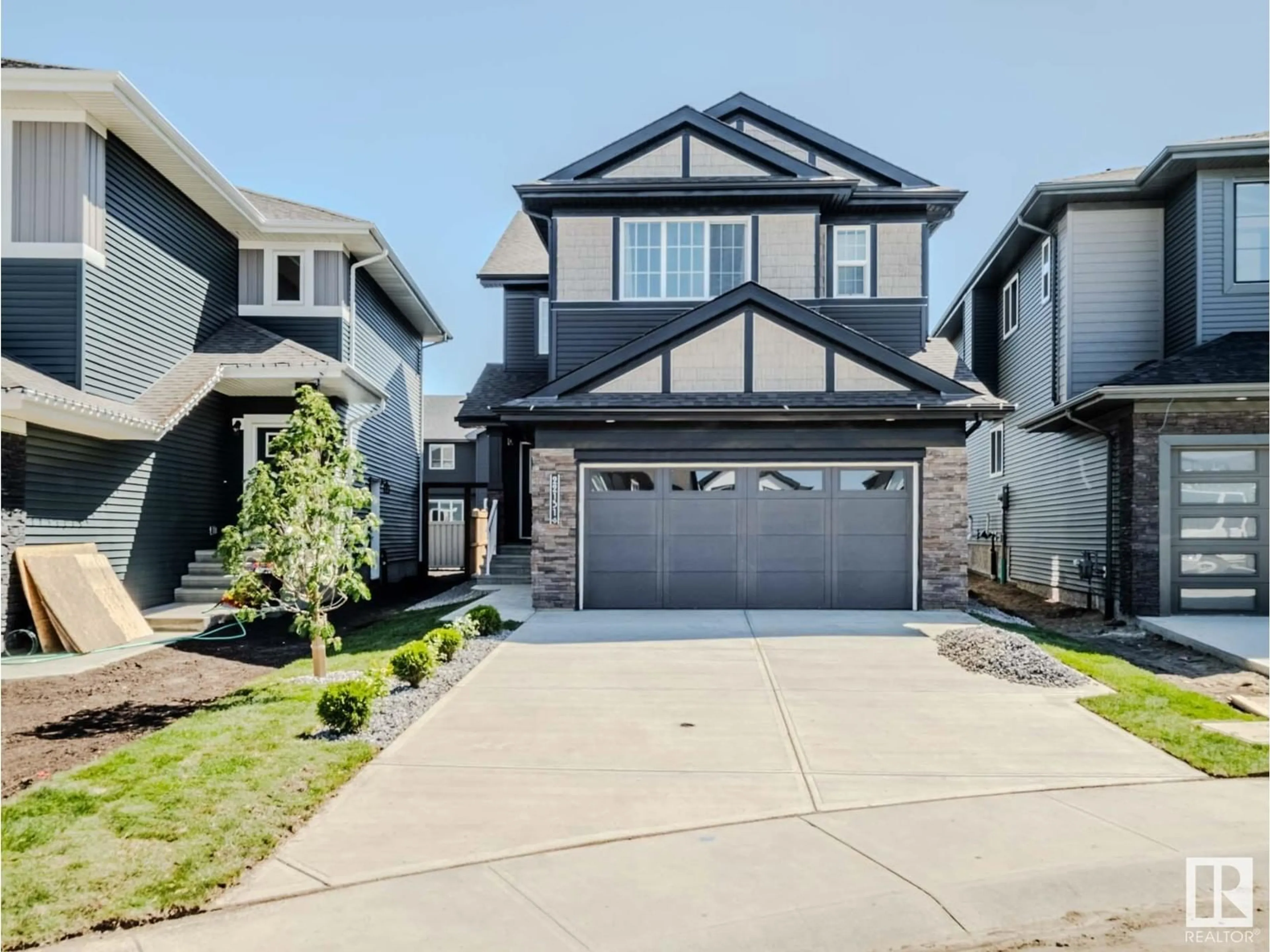 Home with vinyl exterior material, street for 22131 81 AV, Edmonton Alberta T5T7R6