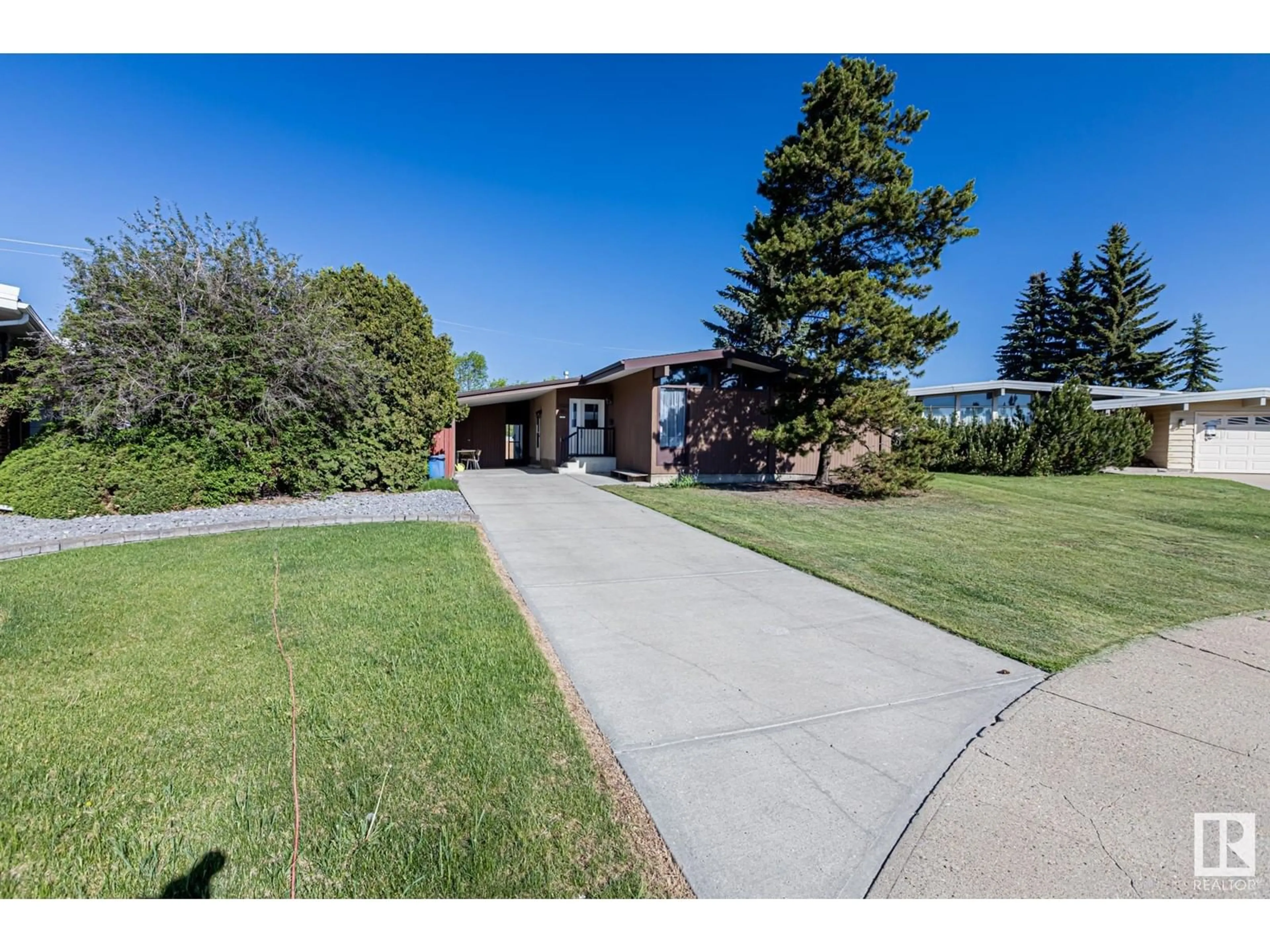 A pic from outside/outdoor area/front of a property/back of a property/a pic from drone, unknown for NW - 15020 96 ST, Edmonton Alberta T5E4B1
