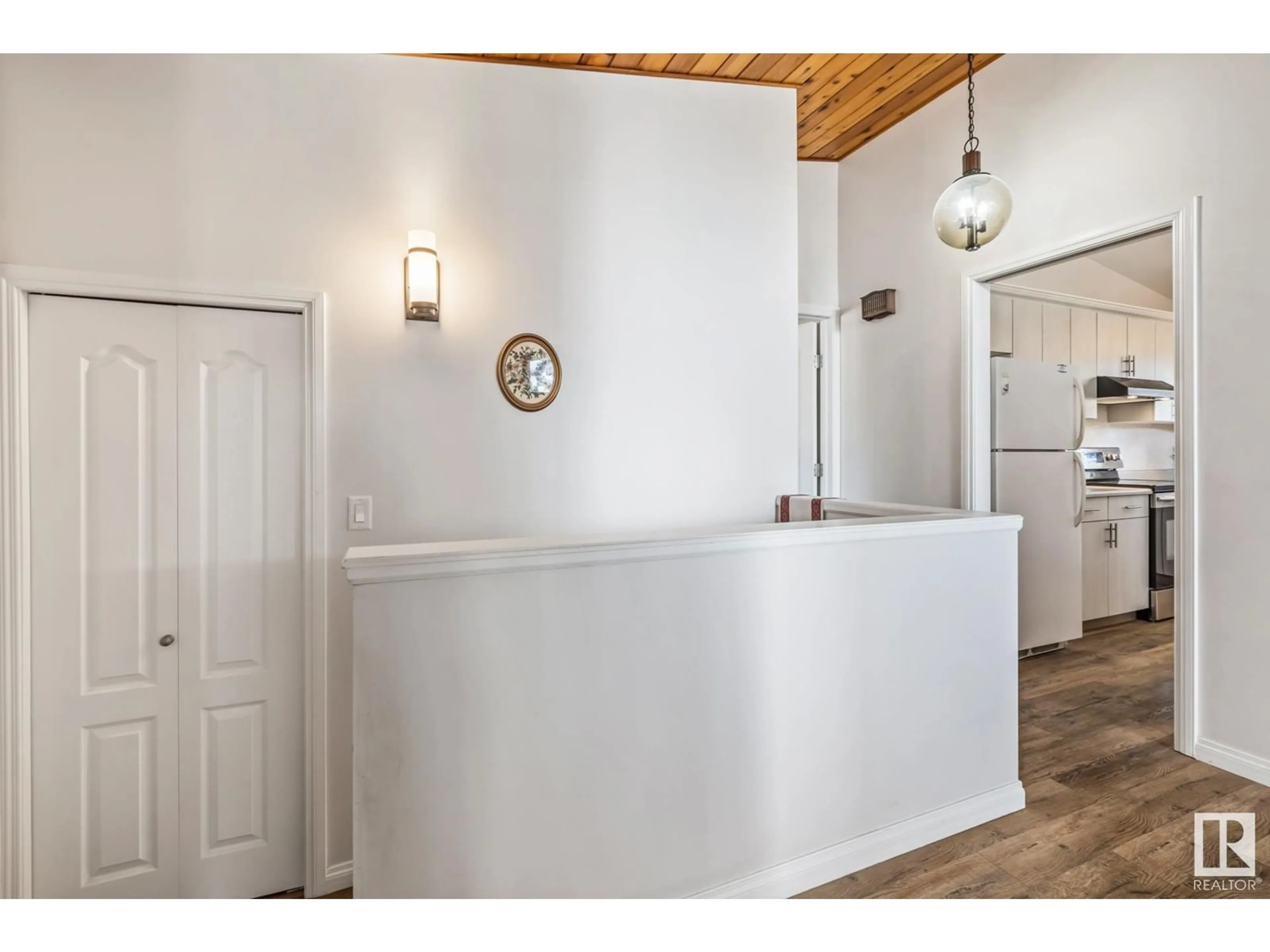 Indoor entryway for NW - 15020 96 ST, Edmonton Alberta T5E4B1
