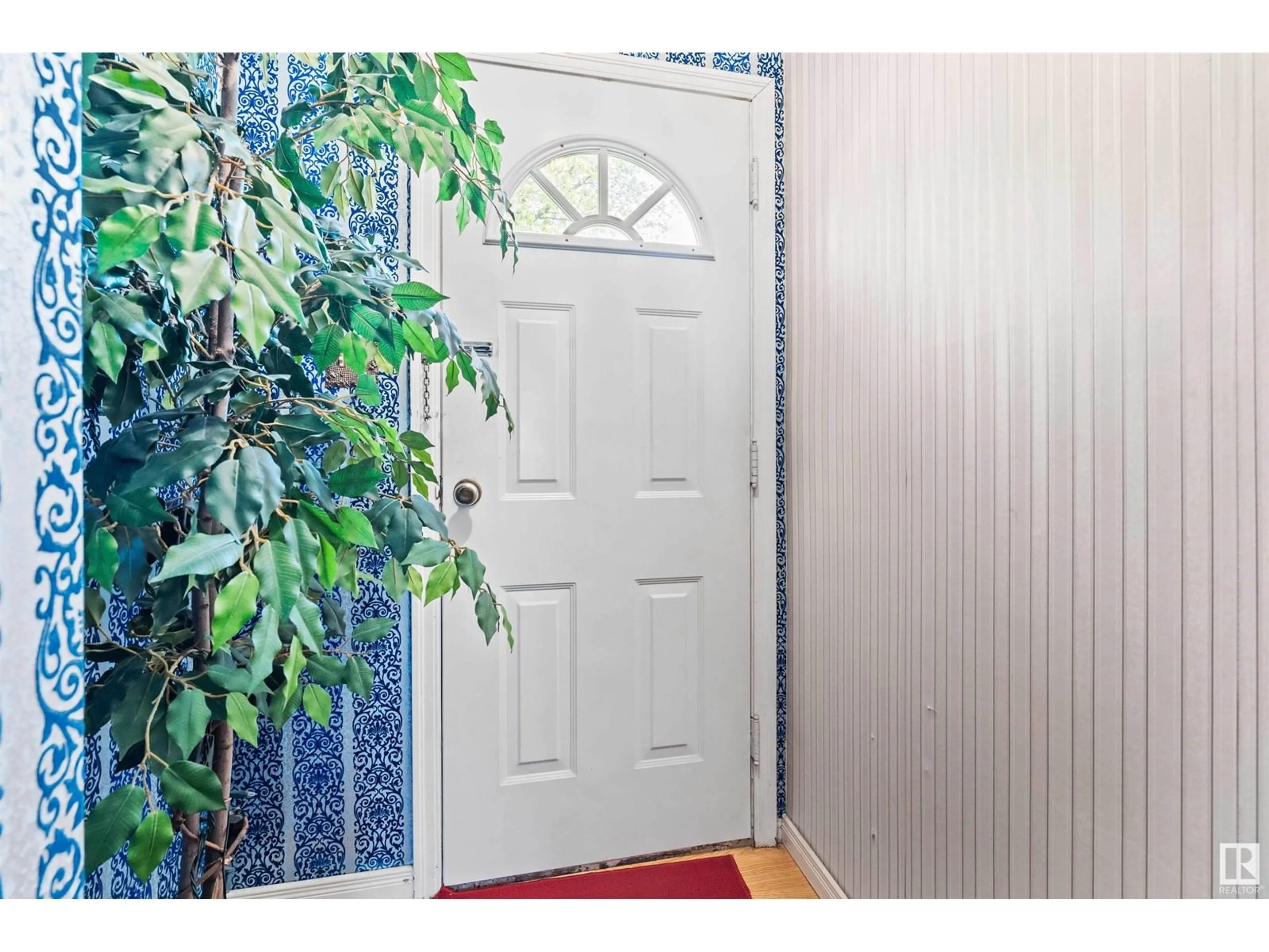 Indoor entryway for 10412 153 ST, Edmonton Alberta T5P2C1