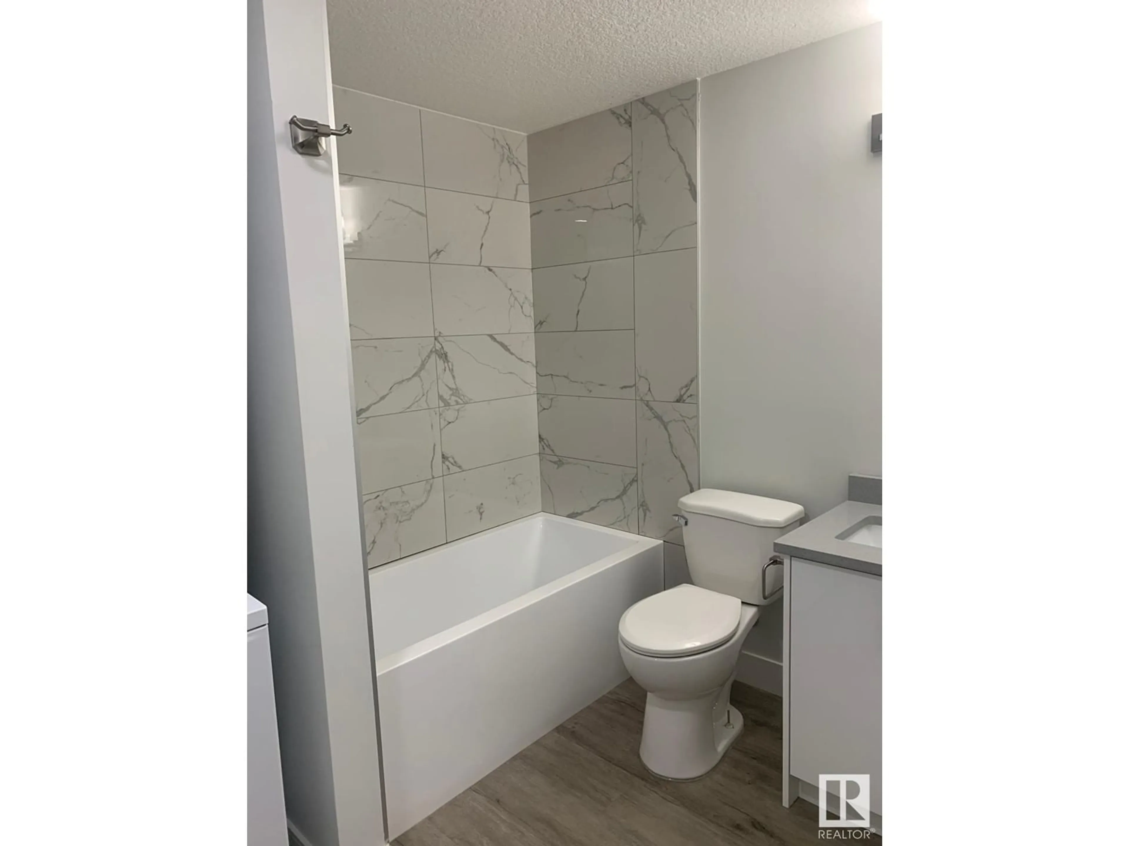 Standard bathroom, ceramic/tile floor for SW SW - 9150 COOPER CR, Edmonton Alberta T6W3K9