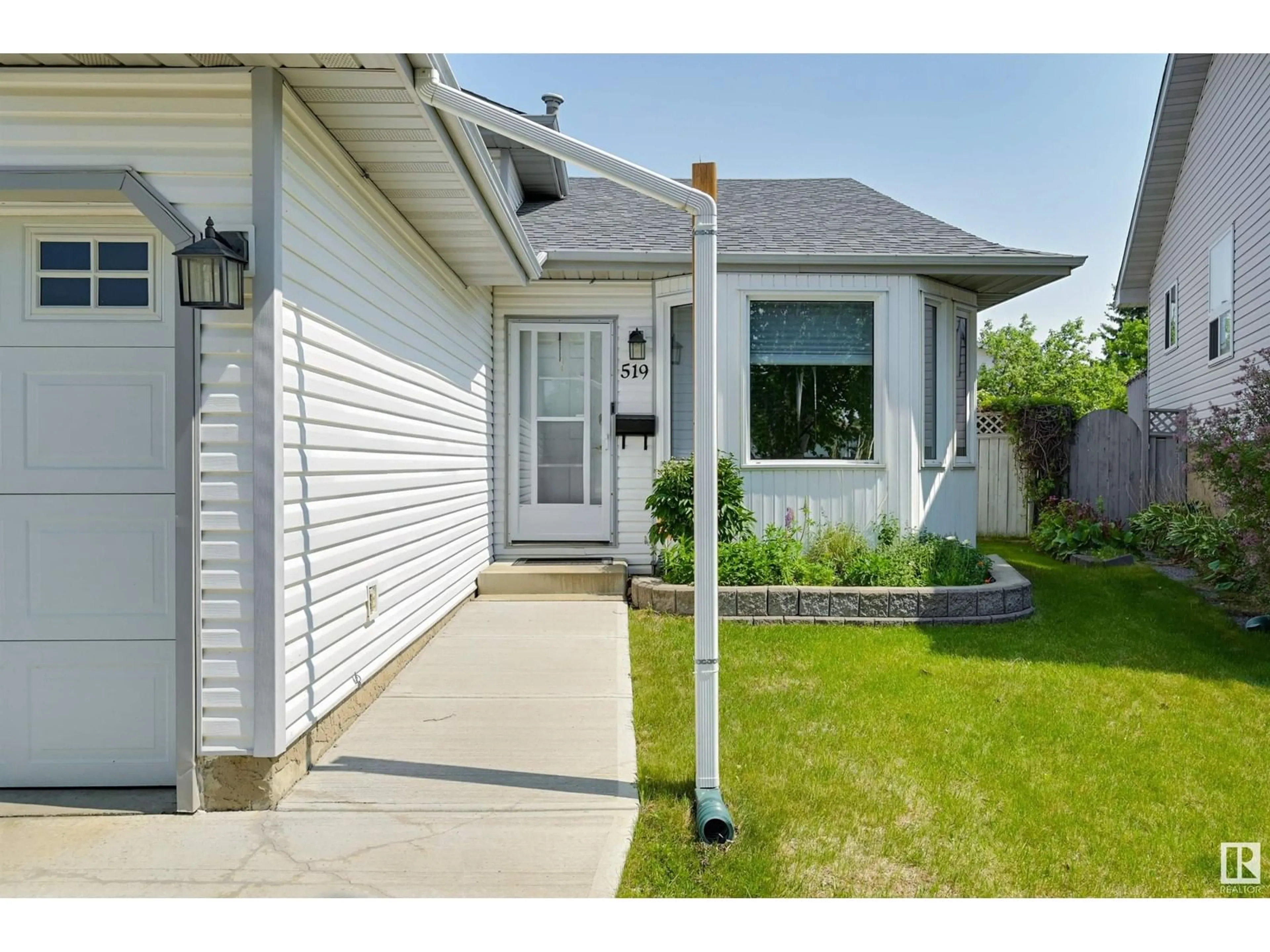 Home with vinyl exterior material, street for 519 RAINBOW CR, Sherwood Park Alberta T8A5M8