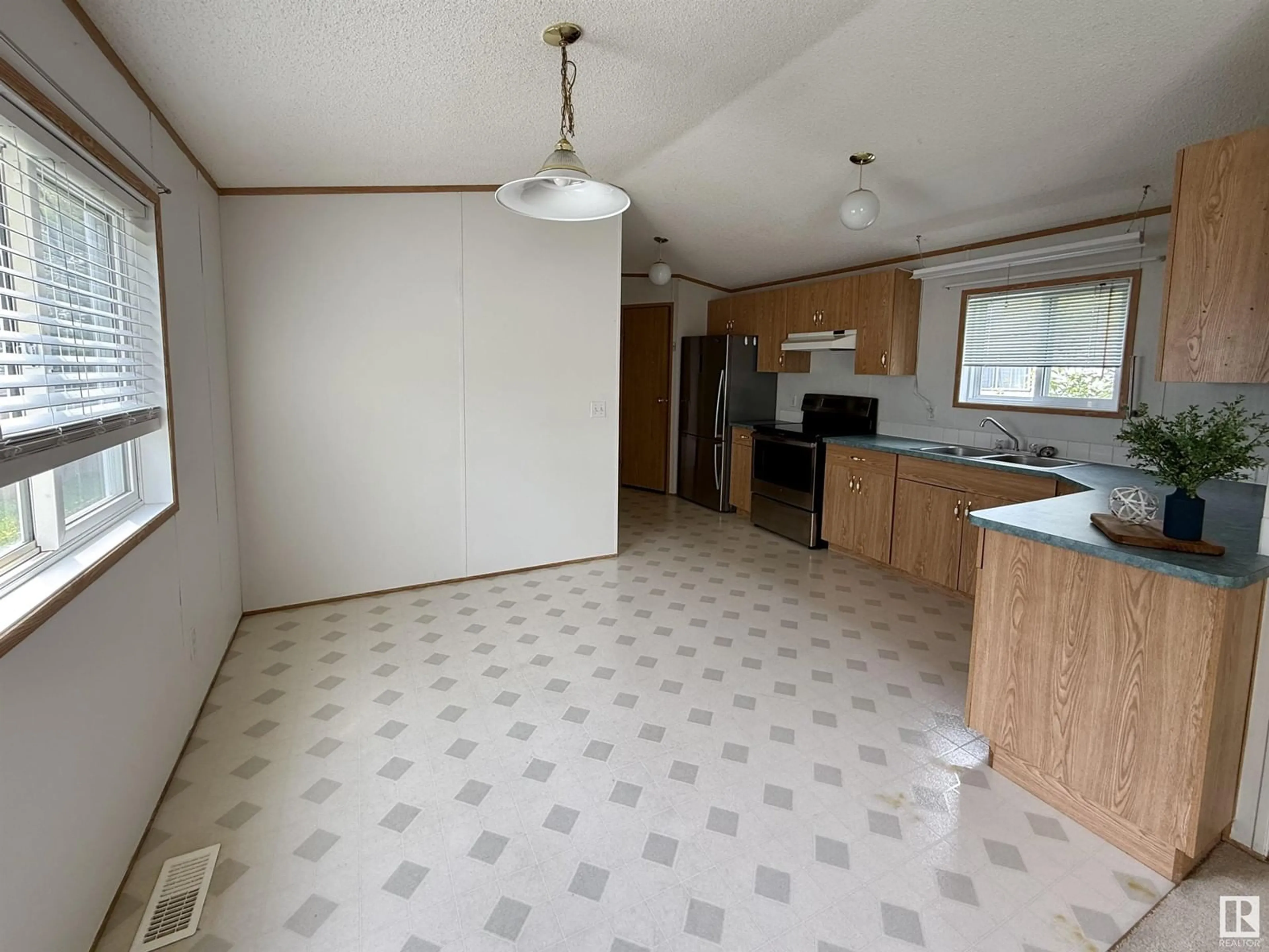 A pic of a room for 272 - 944 53222 RR, Rural Parkland County Alberta T7Y3N8