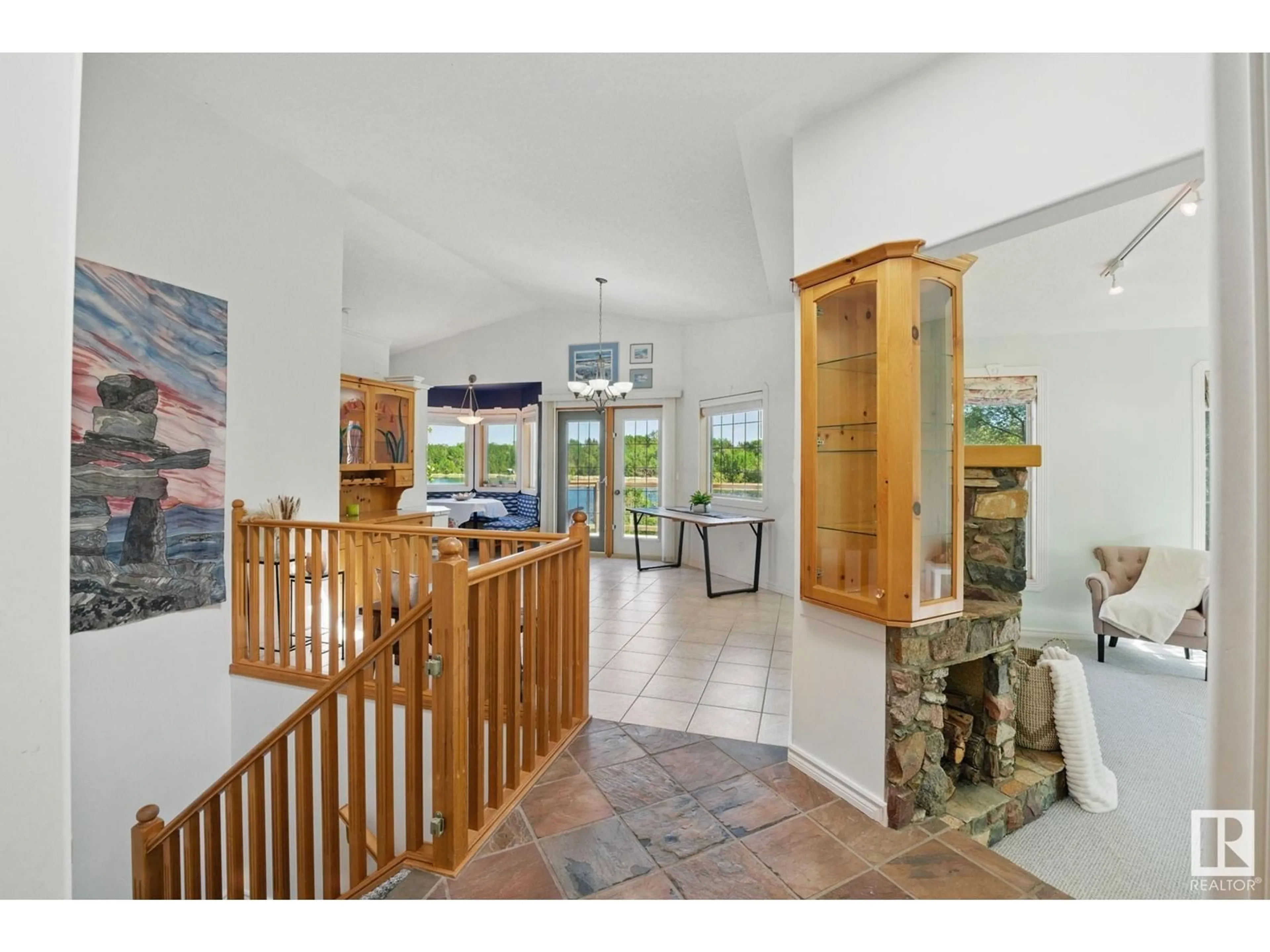 Indoor foyer for 27 - 53117 RGE ROAD 14, Rural Parkland County Alberta T7Y2T3